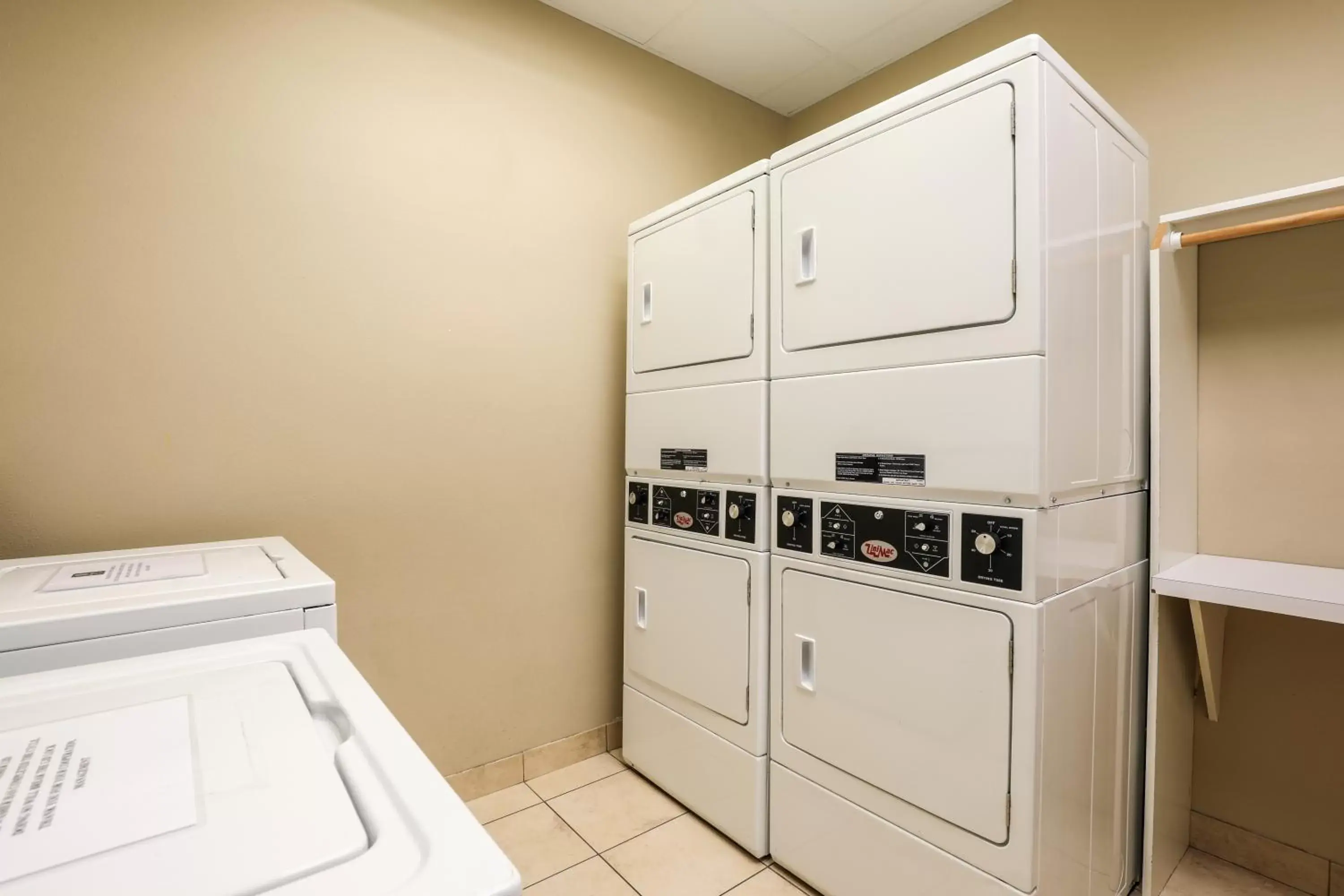 laundry, Kitchen/Kitchenette in MainStay Suites Fitchburg - Madison