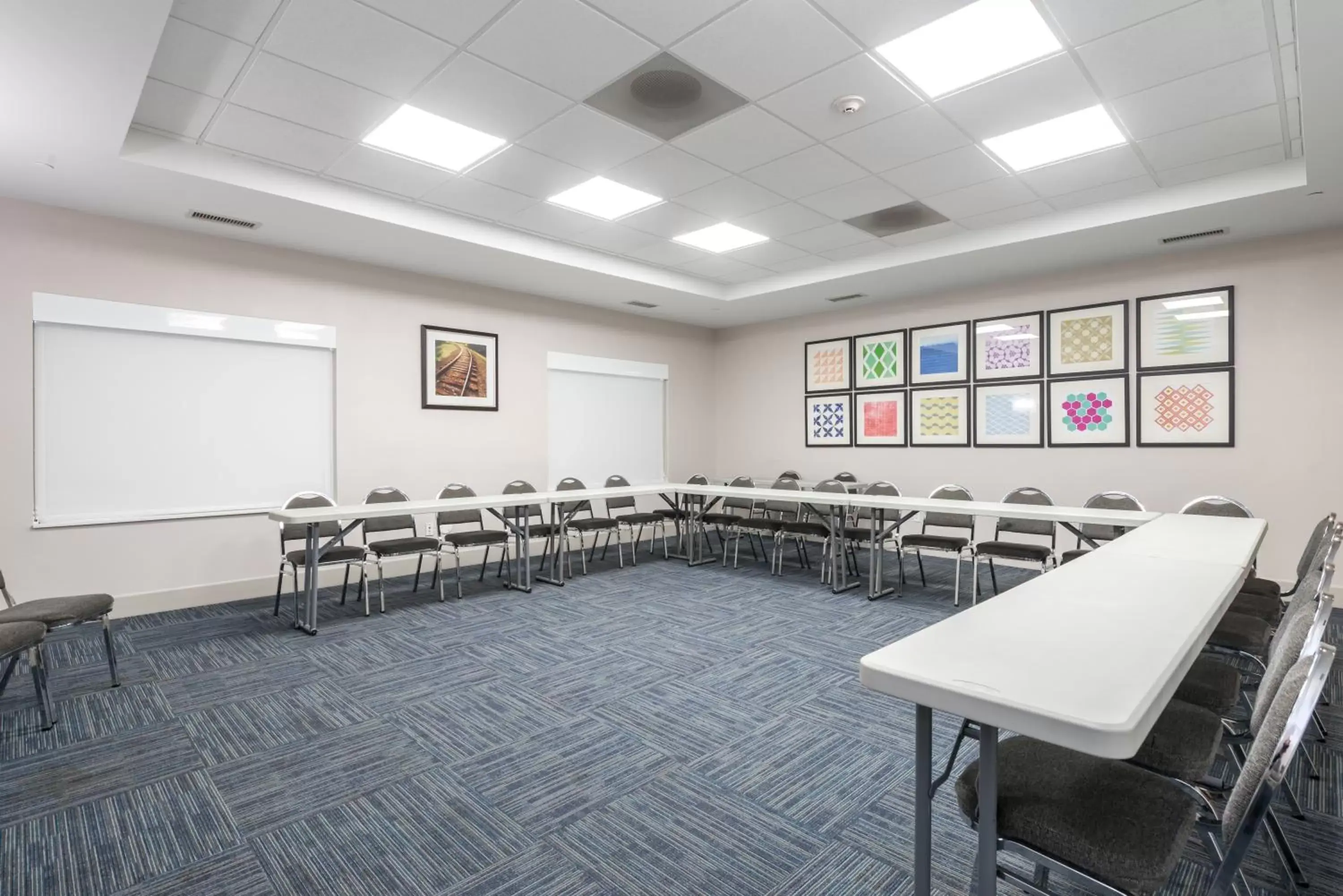 Meeting/conference room in Holiday Inn Express Hotel & Suites Lagrange I-85, an IHG Hotel