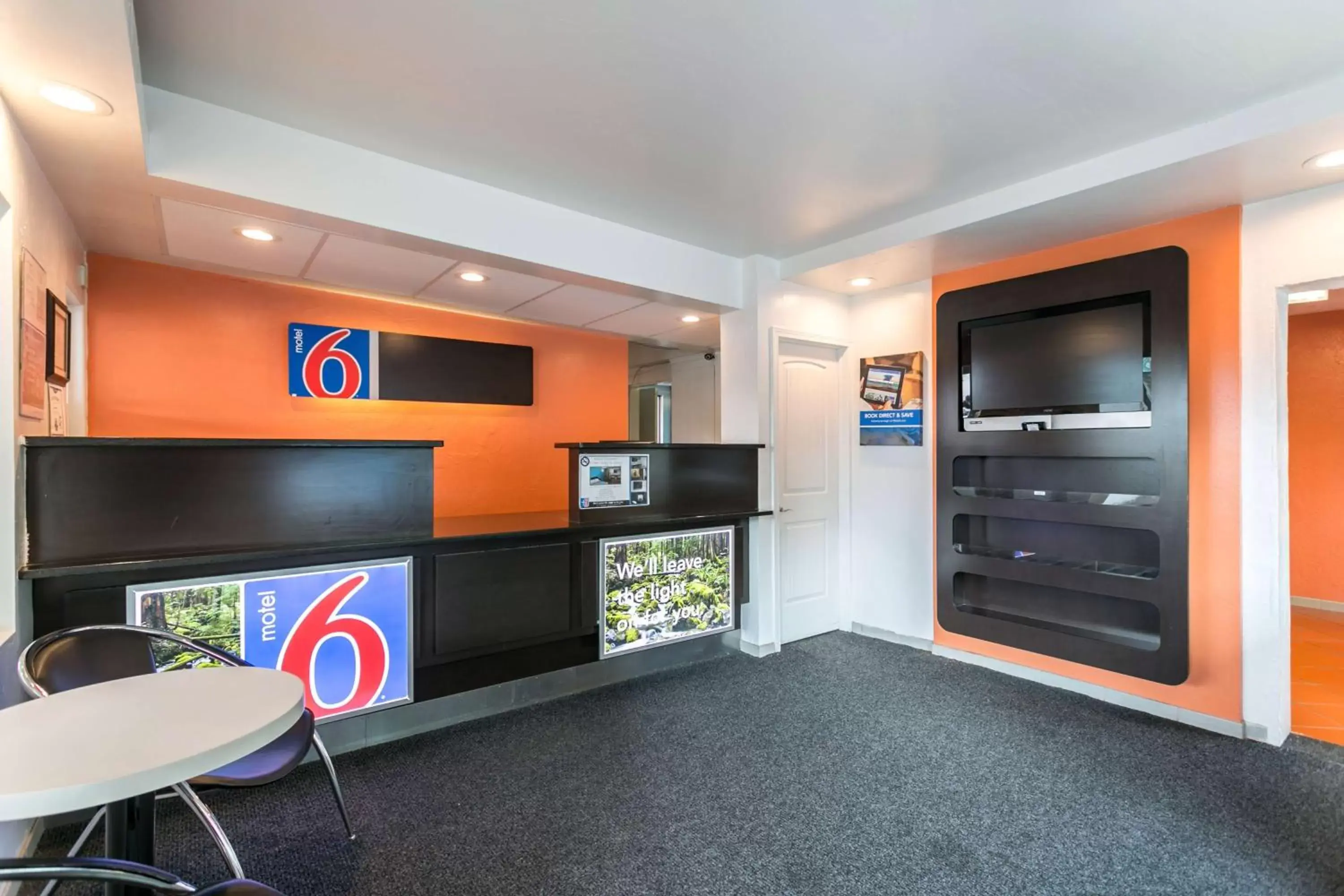 Lobby or reception in Motel 6-Missoula, MT - University Lobby or reception in Motel 6-Missoula, MT - University