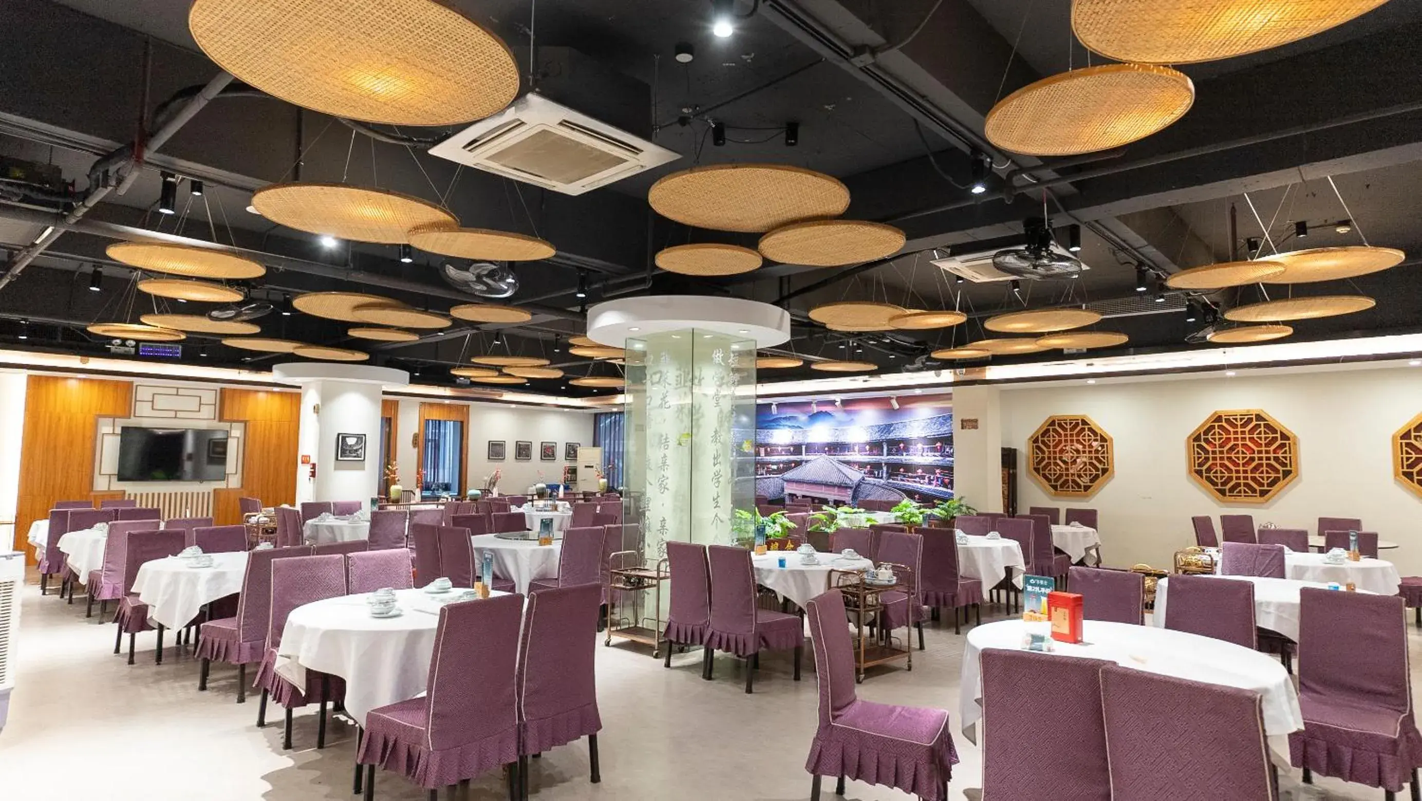 Restaurant/Places to Eat in Shi Liu Hotel