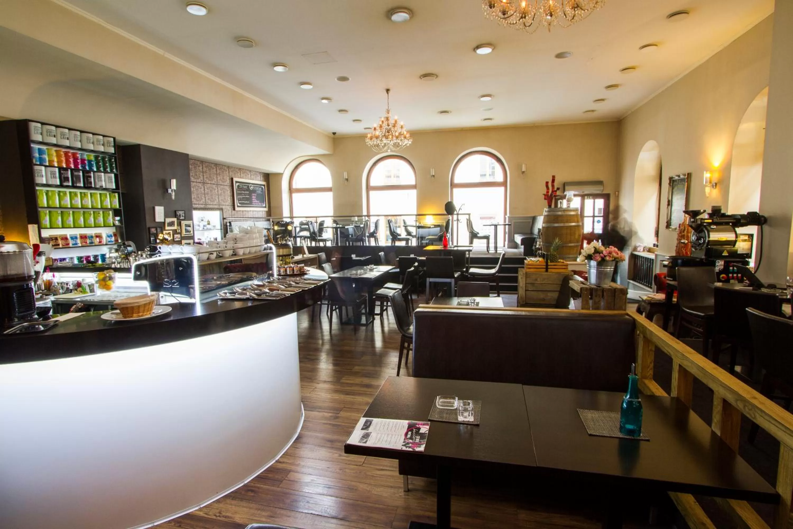 Restaurant/places to eat in Hotel Grand