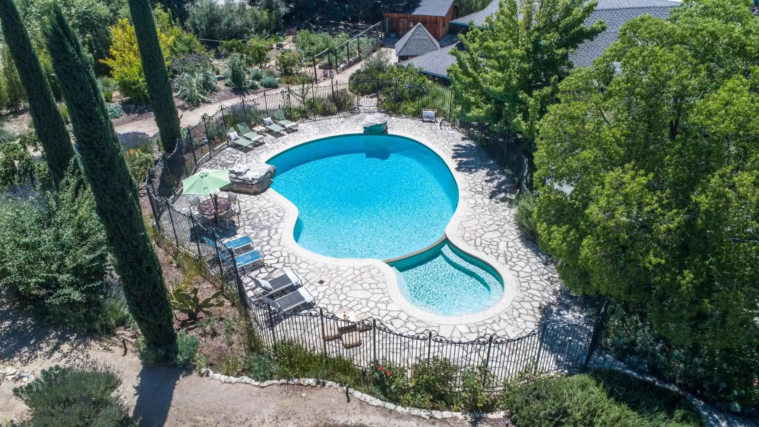 Swimming pool, Pool View in Inn Paradiso