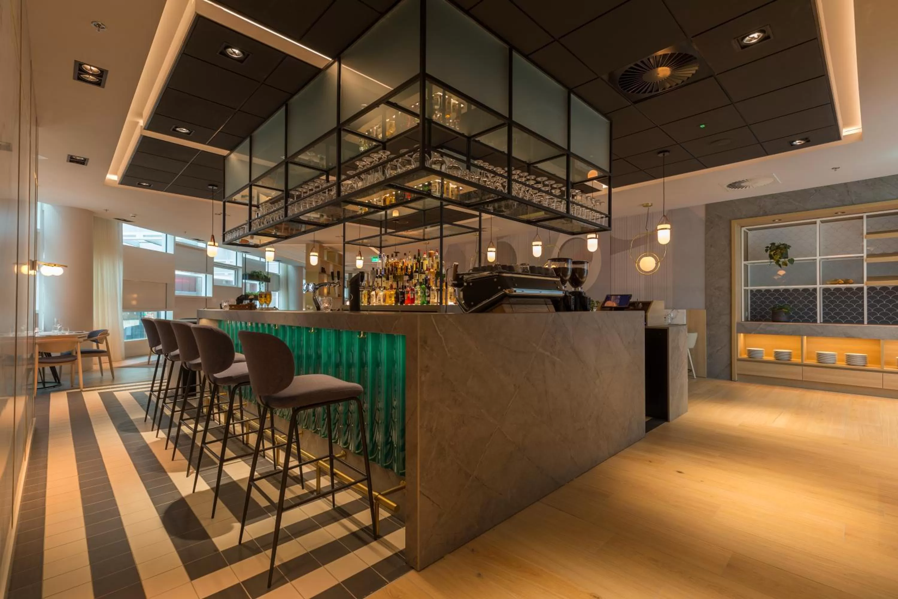 Lounge or bar in Crowne Plaza Utrecht - Central Station by IHG