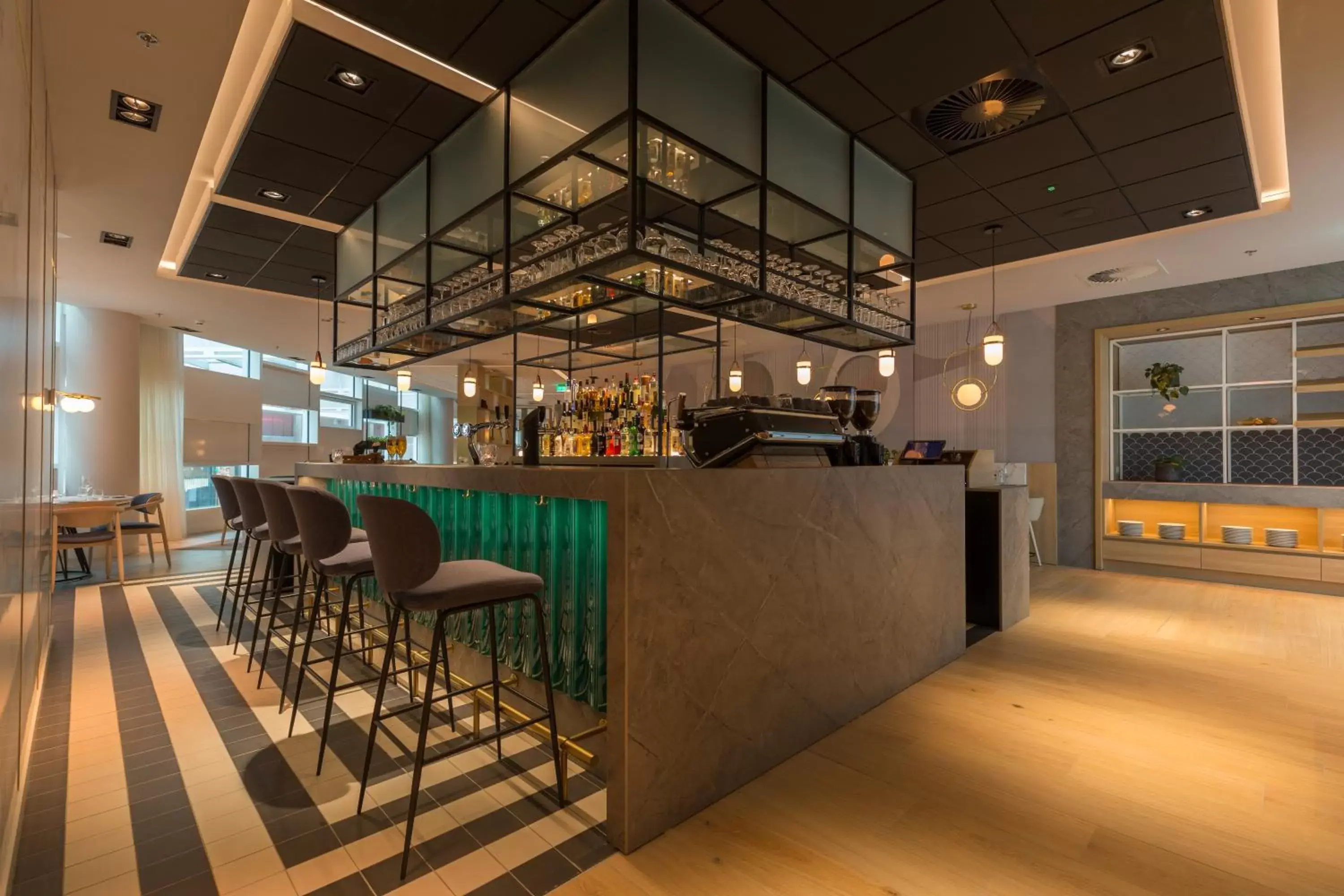 Lounge or bar in Crowne Plaza Utrecht - Central Station, an IHG Hotel