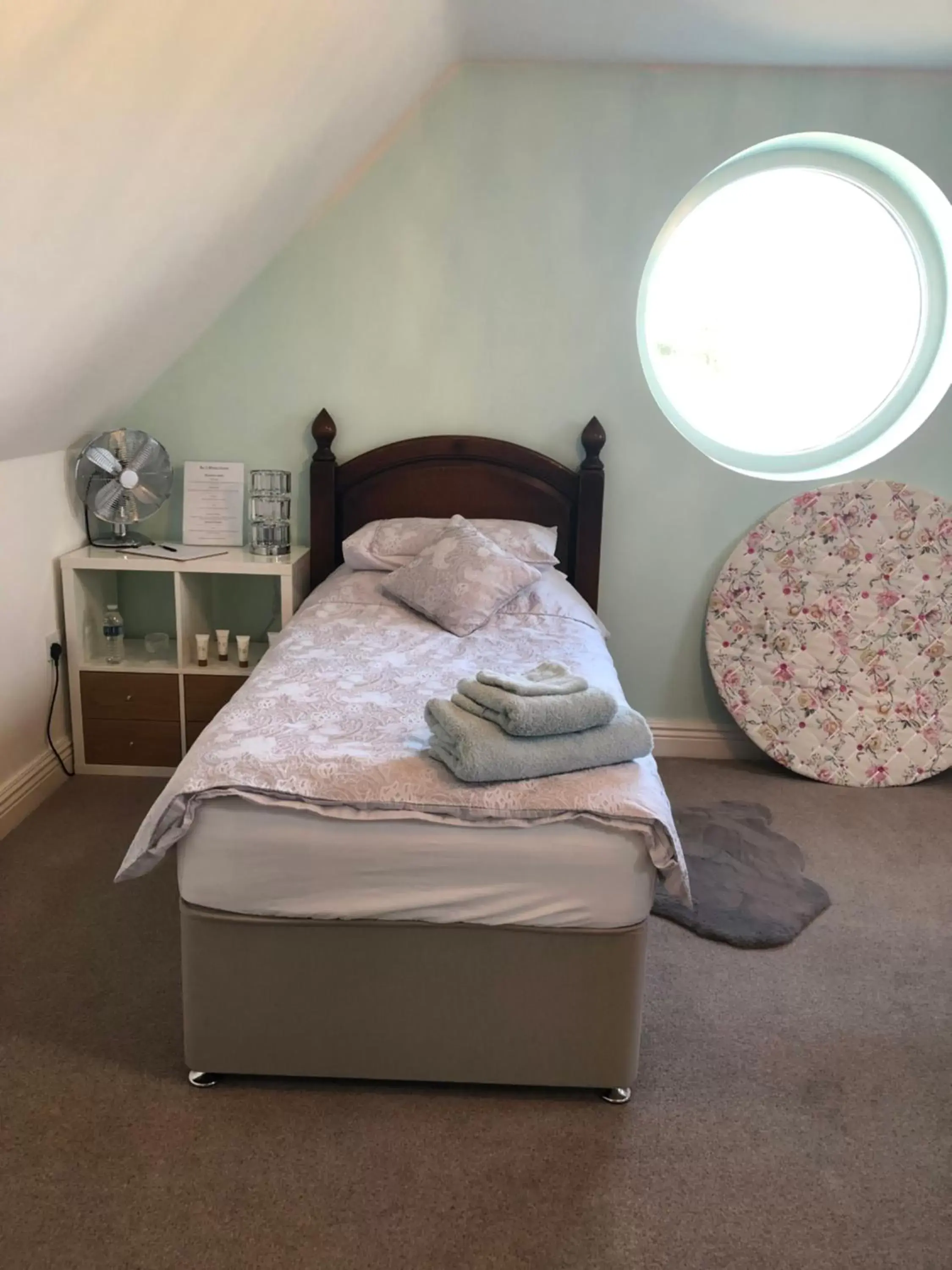 Bedroom, Bed in Lillium House