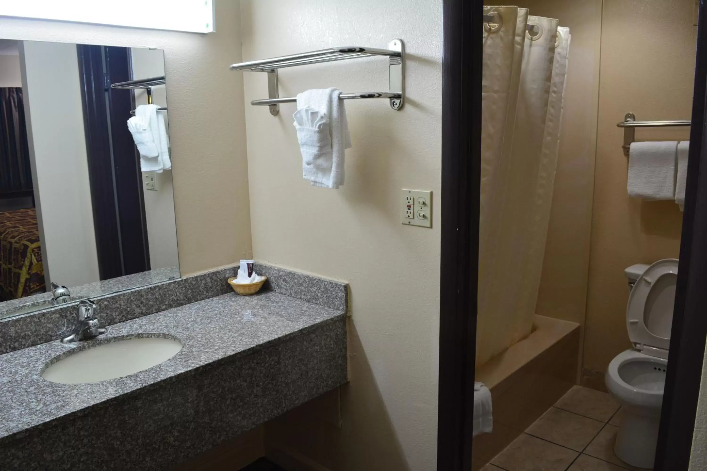 Shower, Bathroom in Grand Palace Inn