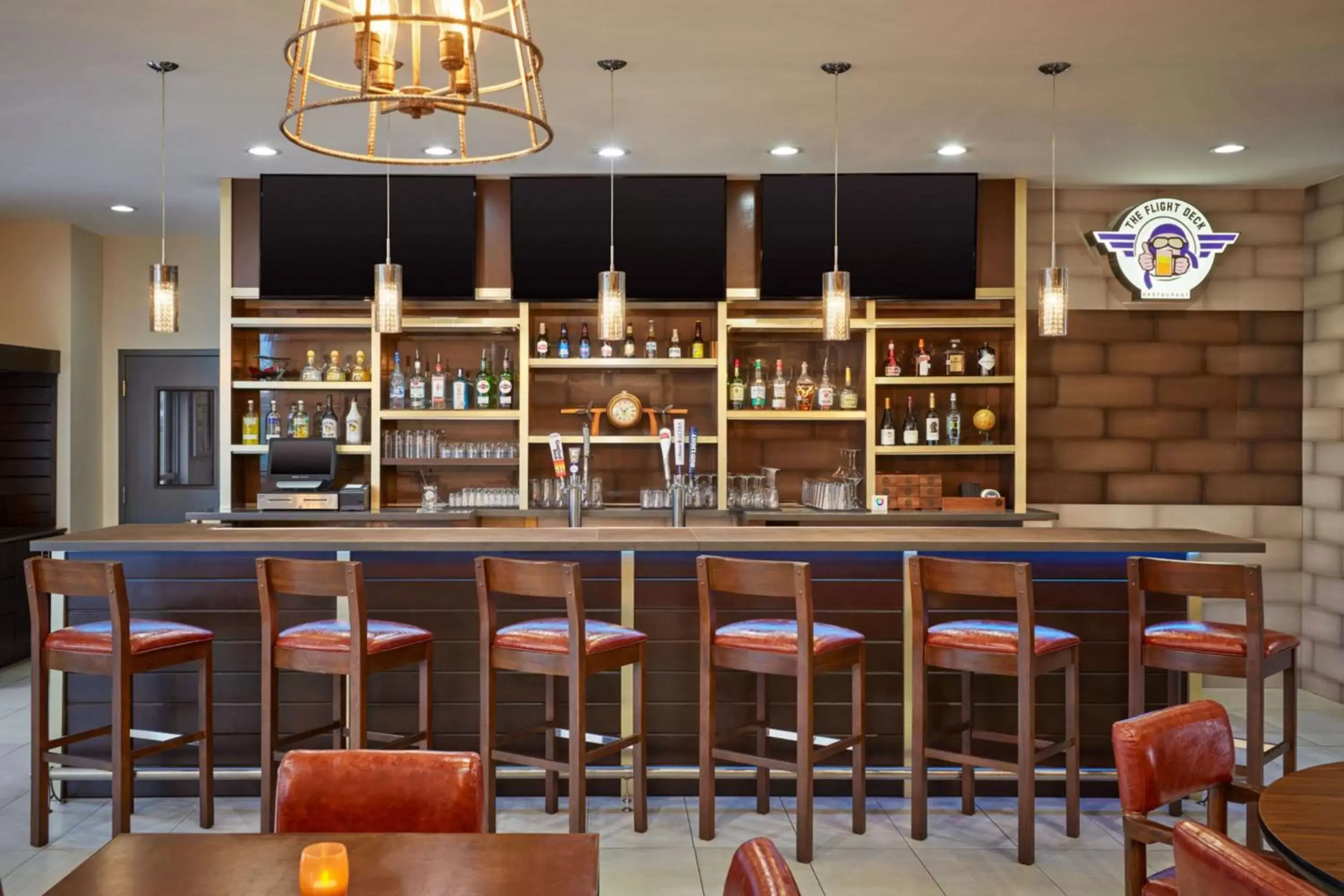 Restaurant/places to eat, Lounge/Bar in Four Points by Sheraton Houston Intercontinental Airport