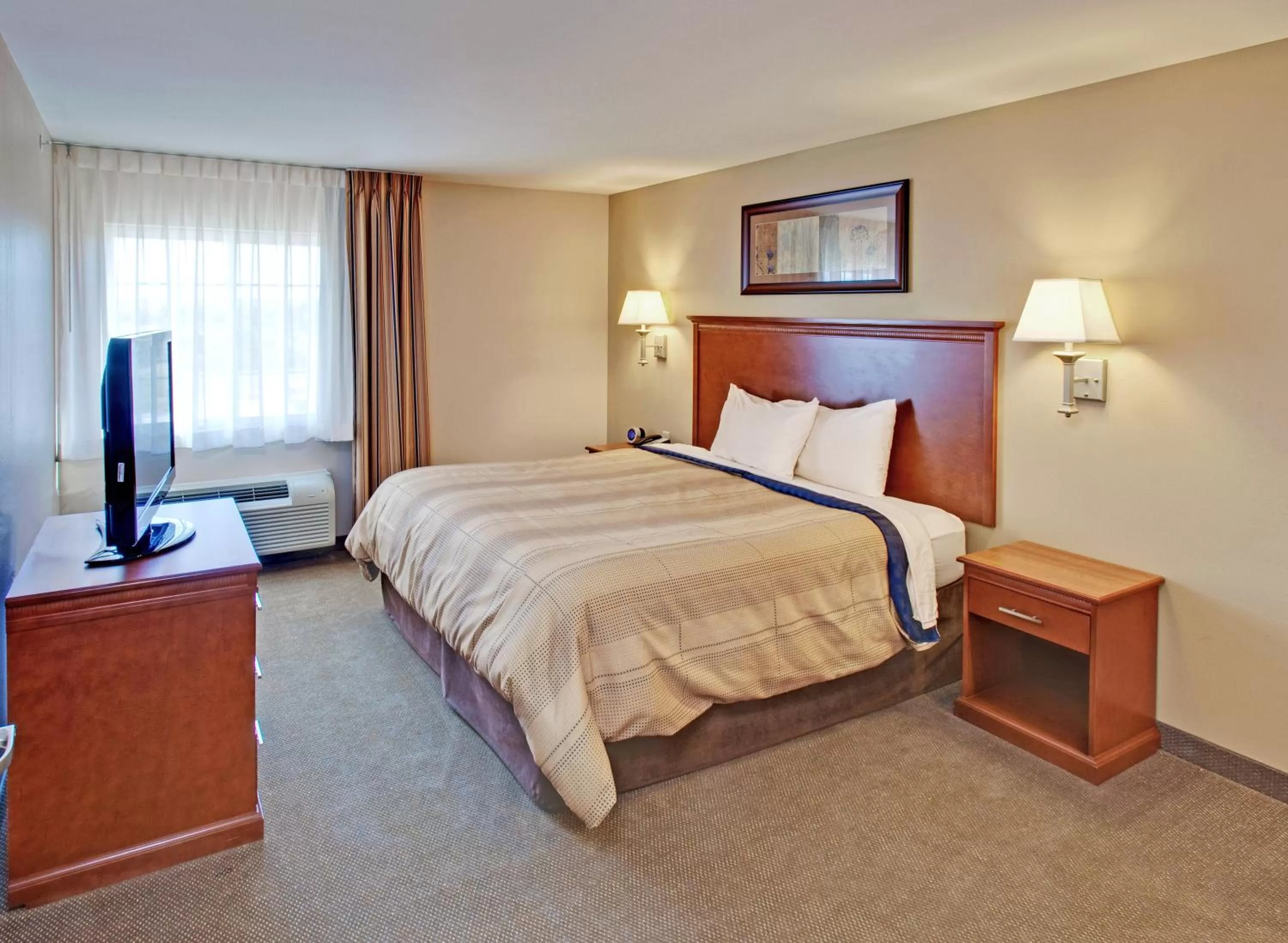 Photo of the whole room, Bed in Candlewood Suites Williston by IHG