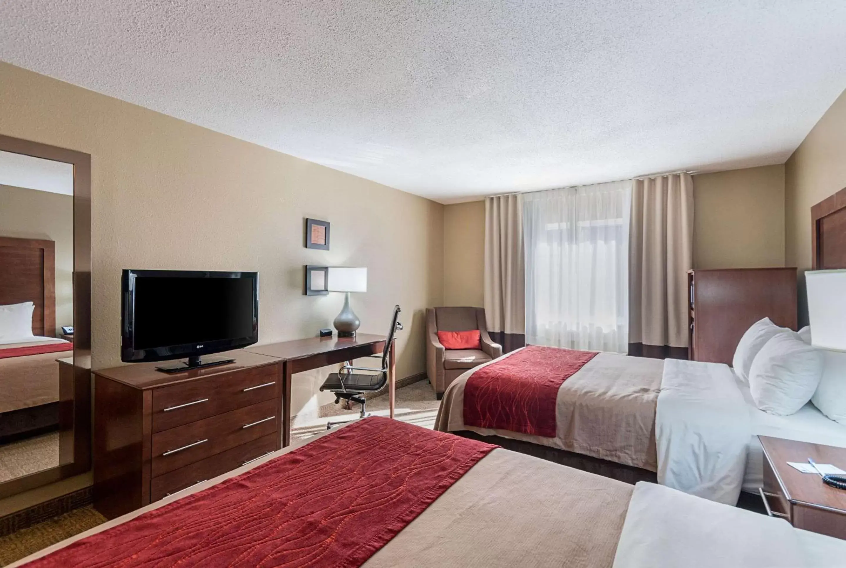Photo of the whole room, Bed in Comfort Inn Barboursville near Huntington Mall area