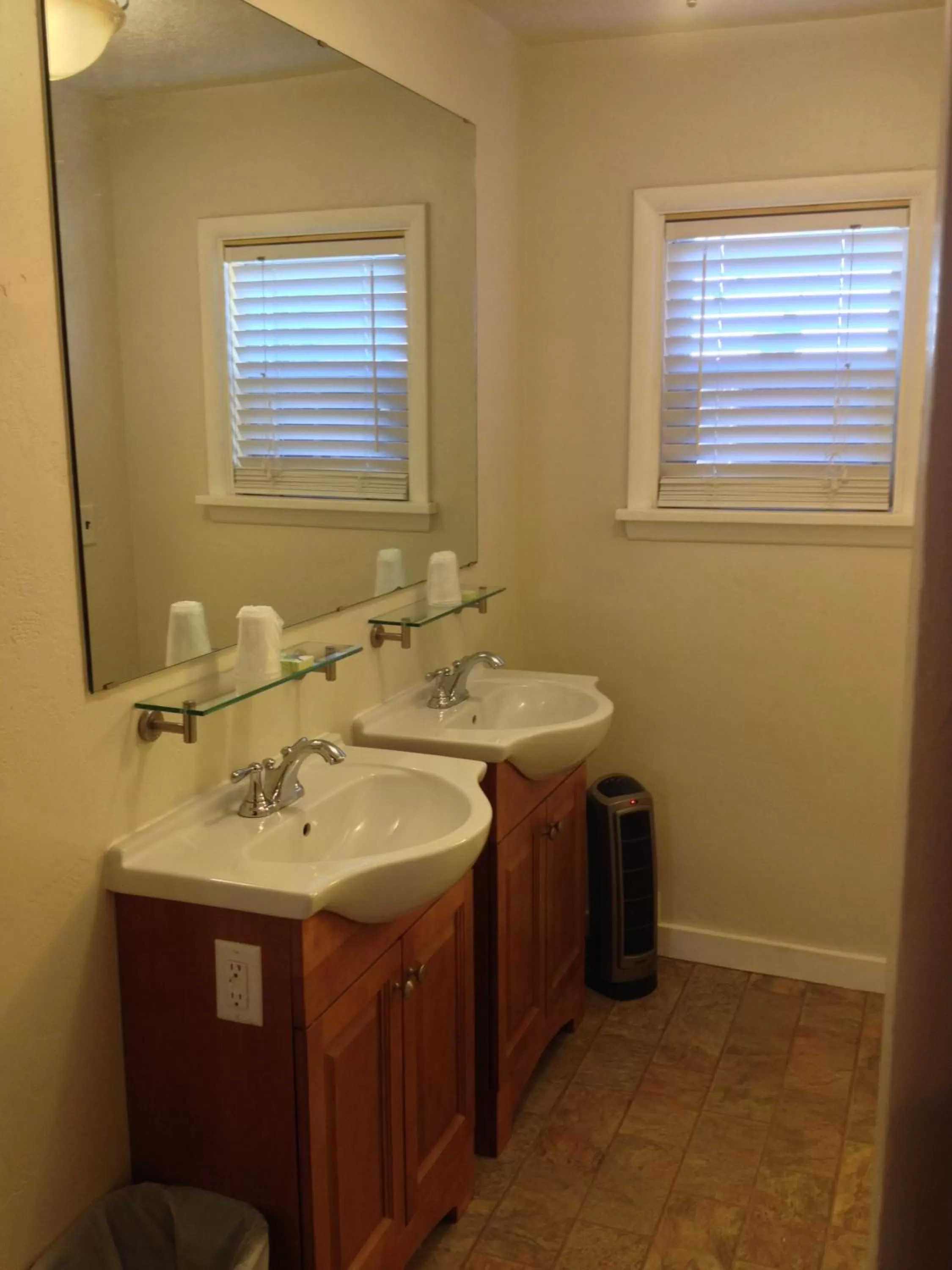 Bathroom in Stone Lizard Lodge