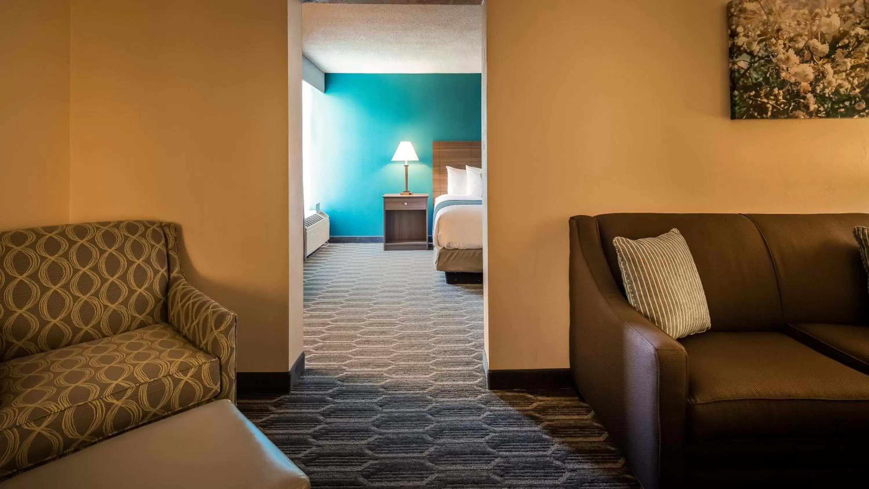 Seating Area in Best Western Plus Yadkin Valley Inn & Suites