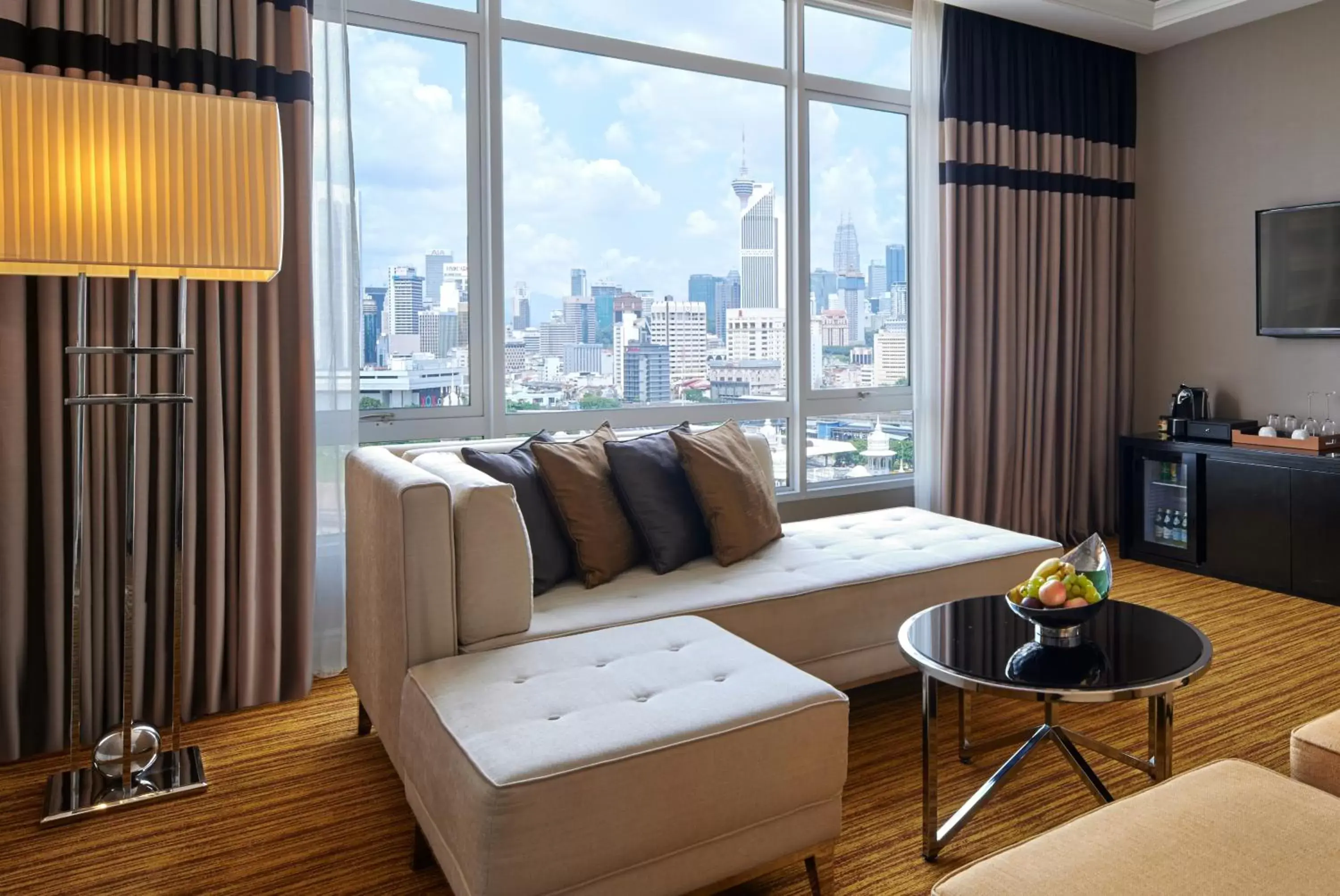 Bedroom in The Majestic Hotel Kuala Lumpur, Autograph Collection