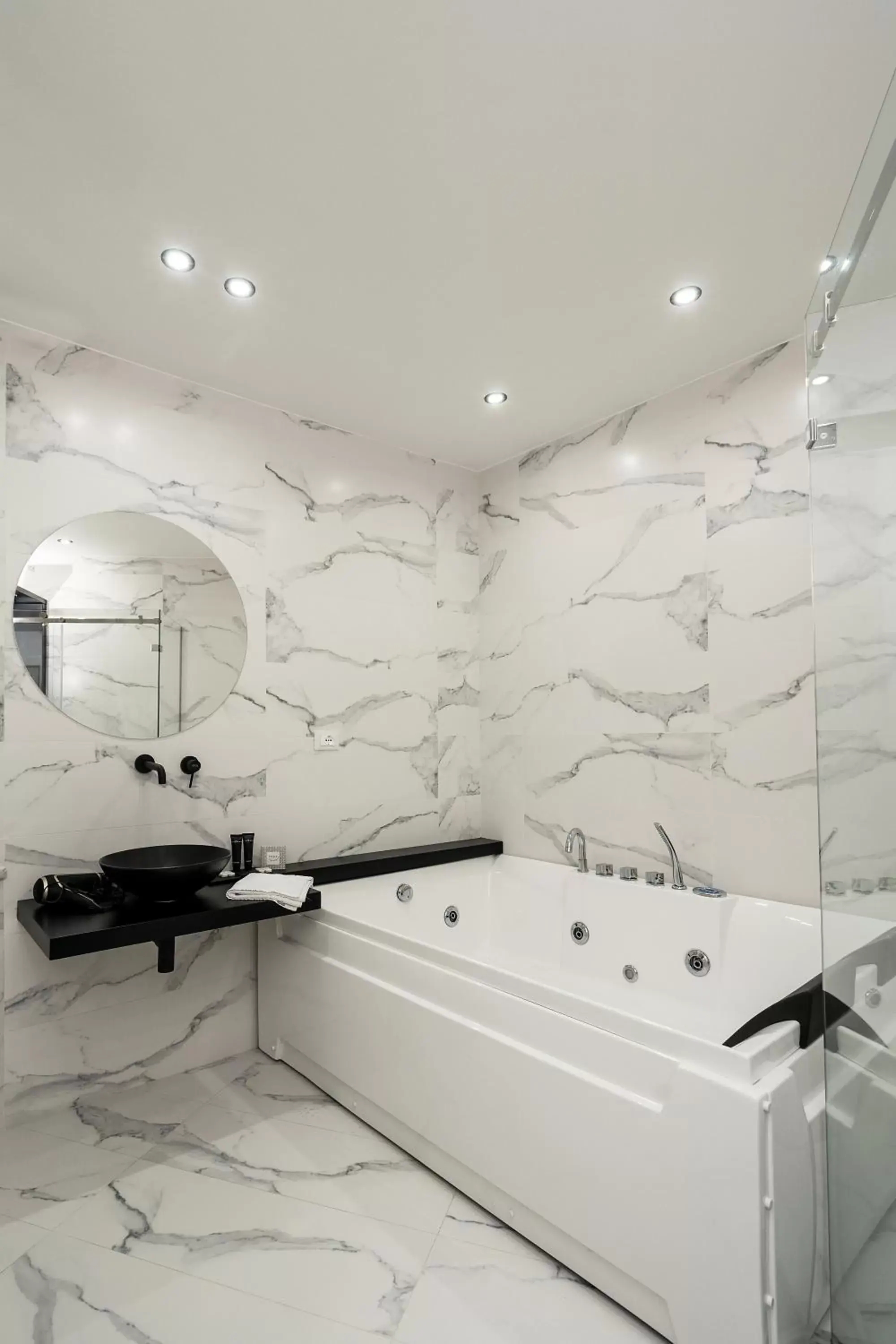 Suite with Spa Bath in Marmur Suite Suite with Spa Bath in Marmur Suite