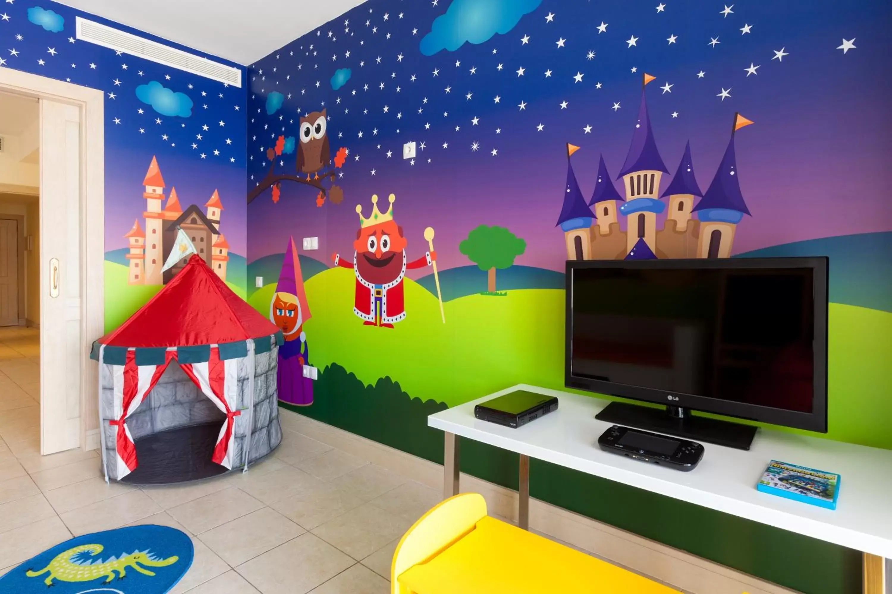 Merlin Kids Room (2 Adults + 2 Children) in Gran Castillo Tagoro Family & Fun Playa Blanca Merlin Kids Room (2 Adults + 2 Children) in Gran Castillo Tagoro Family & Fun Playa Blanca