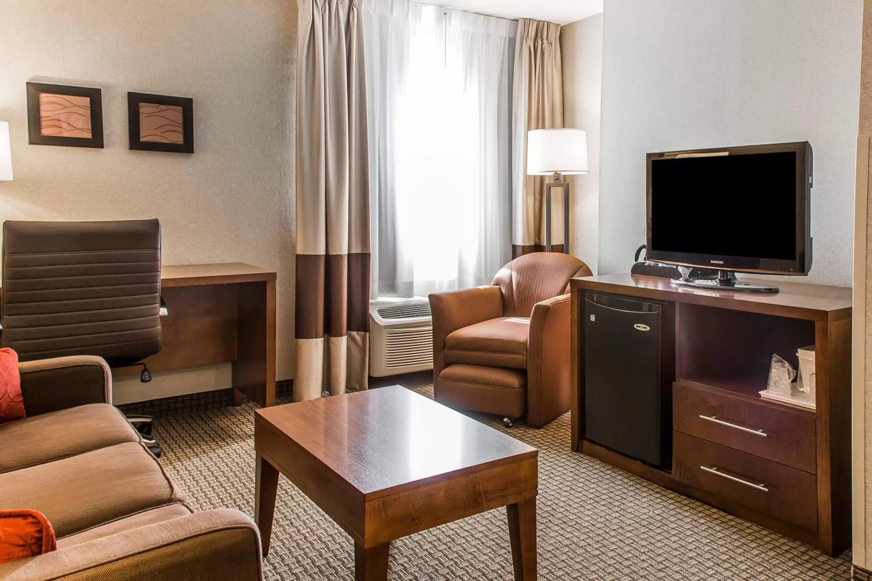 TV and multimedia, TV/Entertainment Center in Comfort Inn Boston