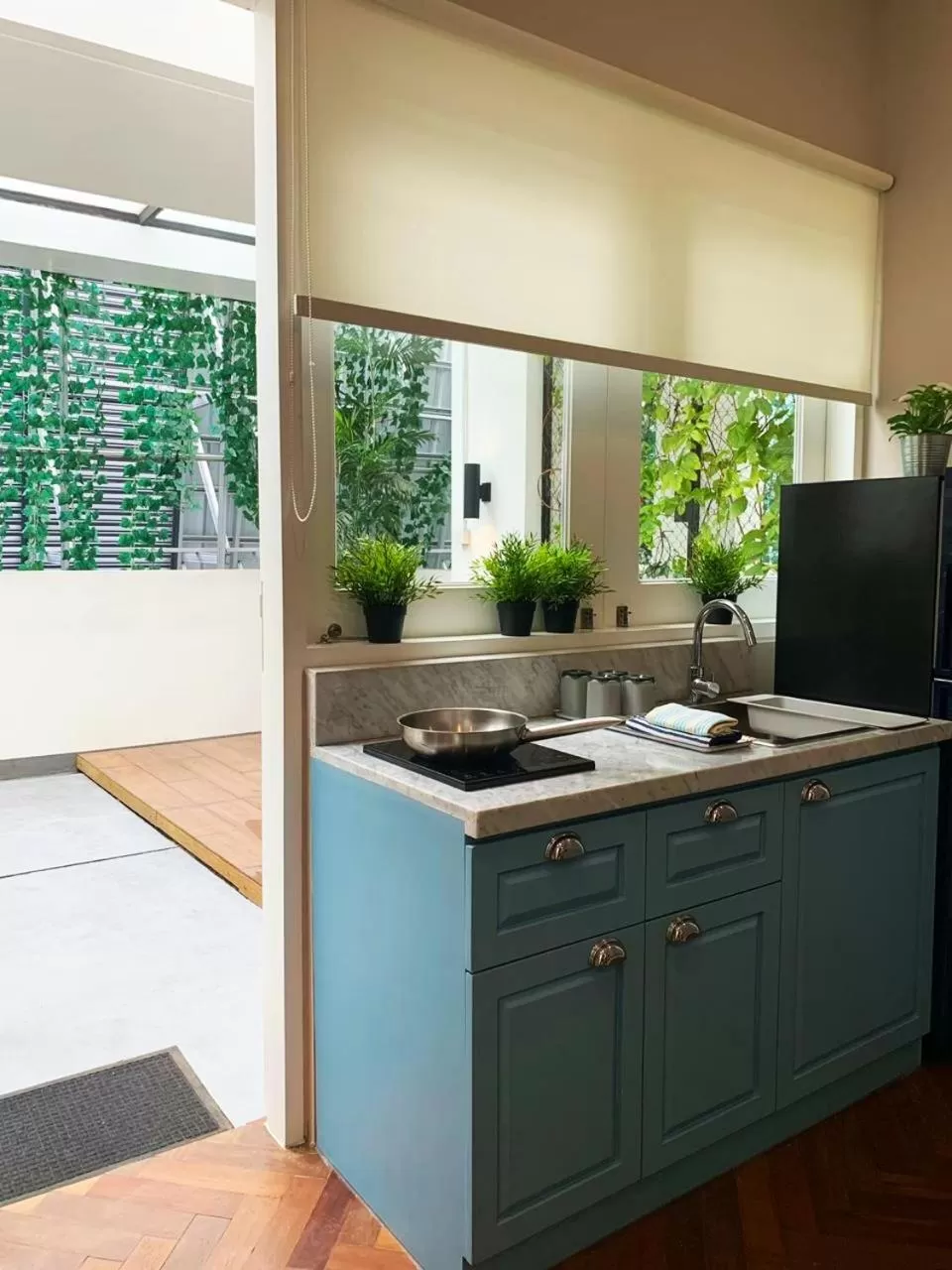 Kitchen or kitchenette in White Tree Residence