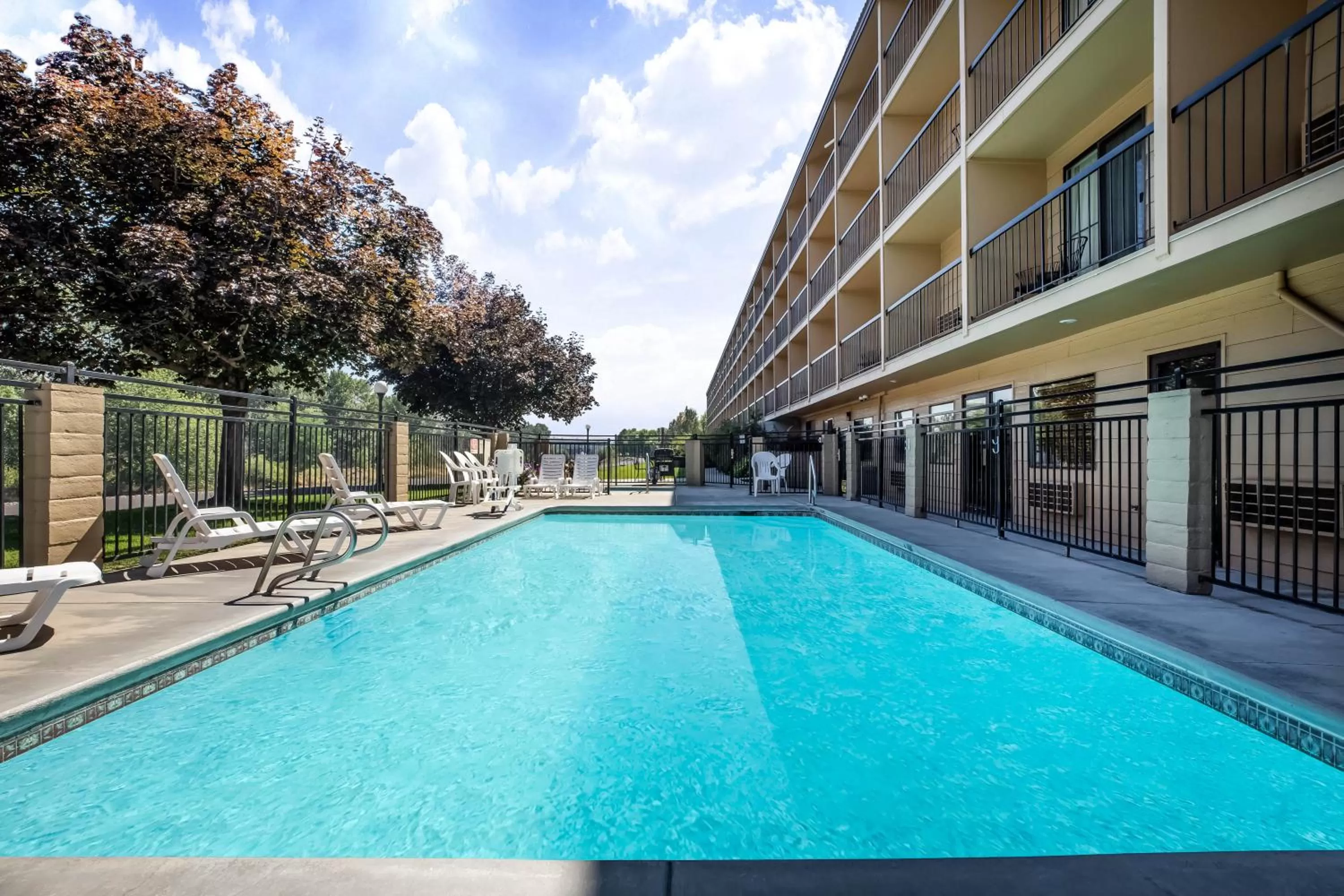 Swimming pool in Baymont by Wyndham Yakima Riverfront