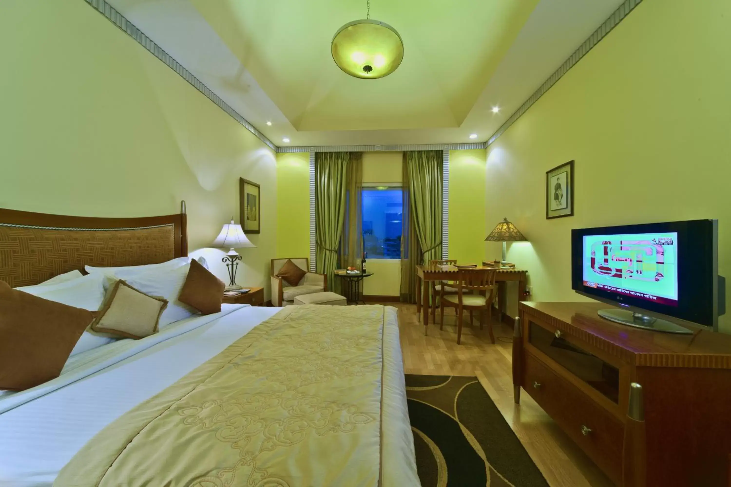 Photo of the whole room, TV/Entertainment Center in Hotel Hindustan International