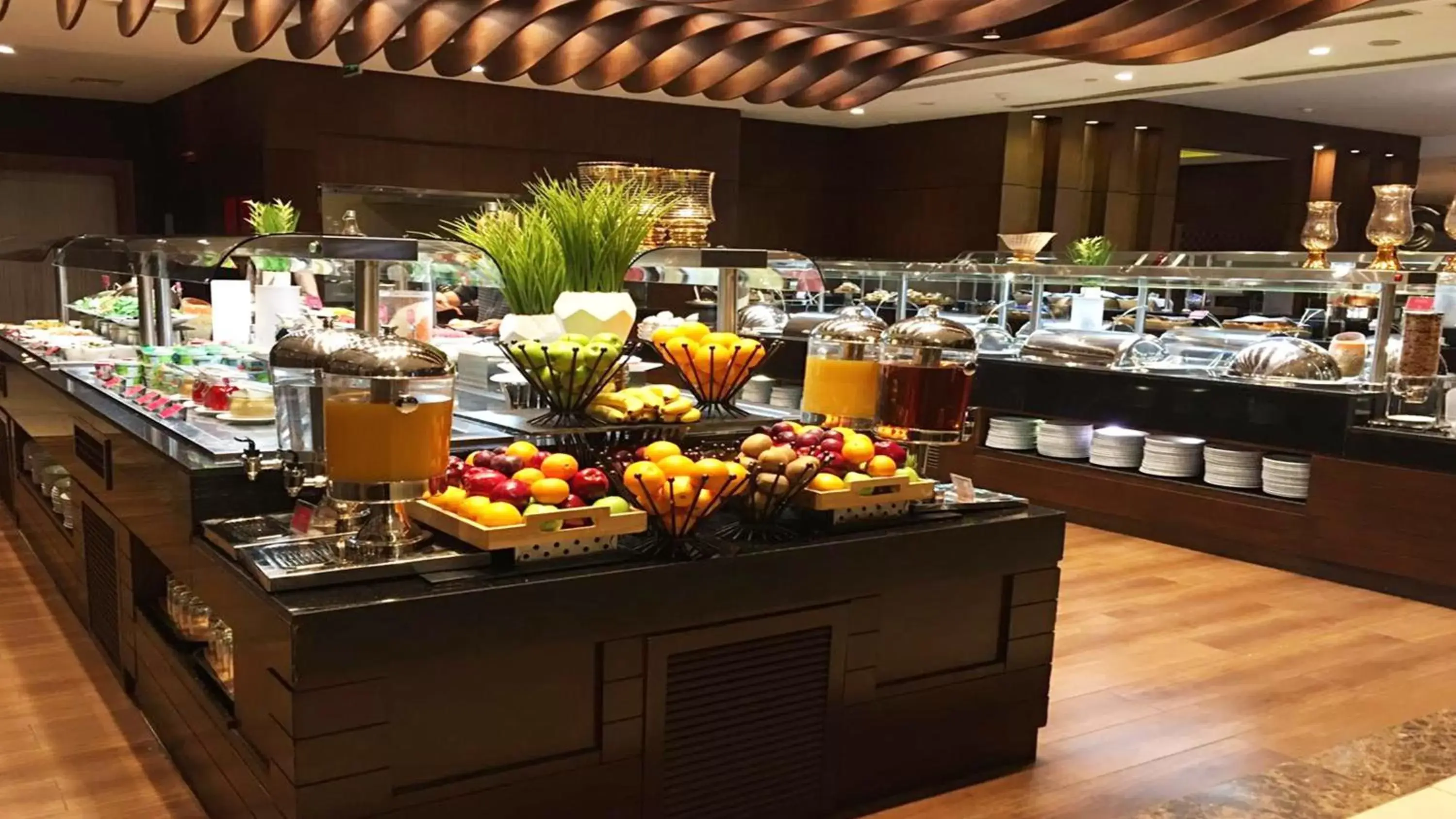 Breakfast, Restaurant/Places to Eat in Crowne Plaza Madinah, an IHG Hotel