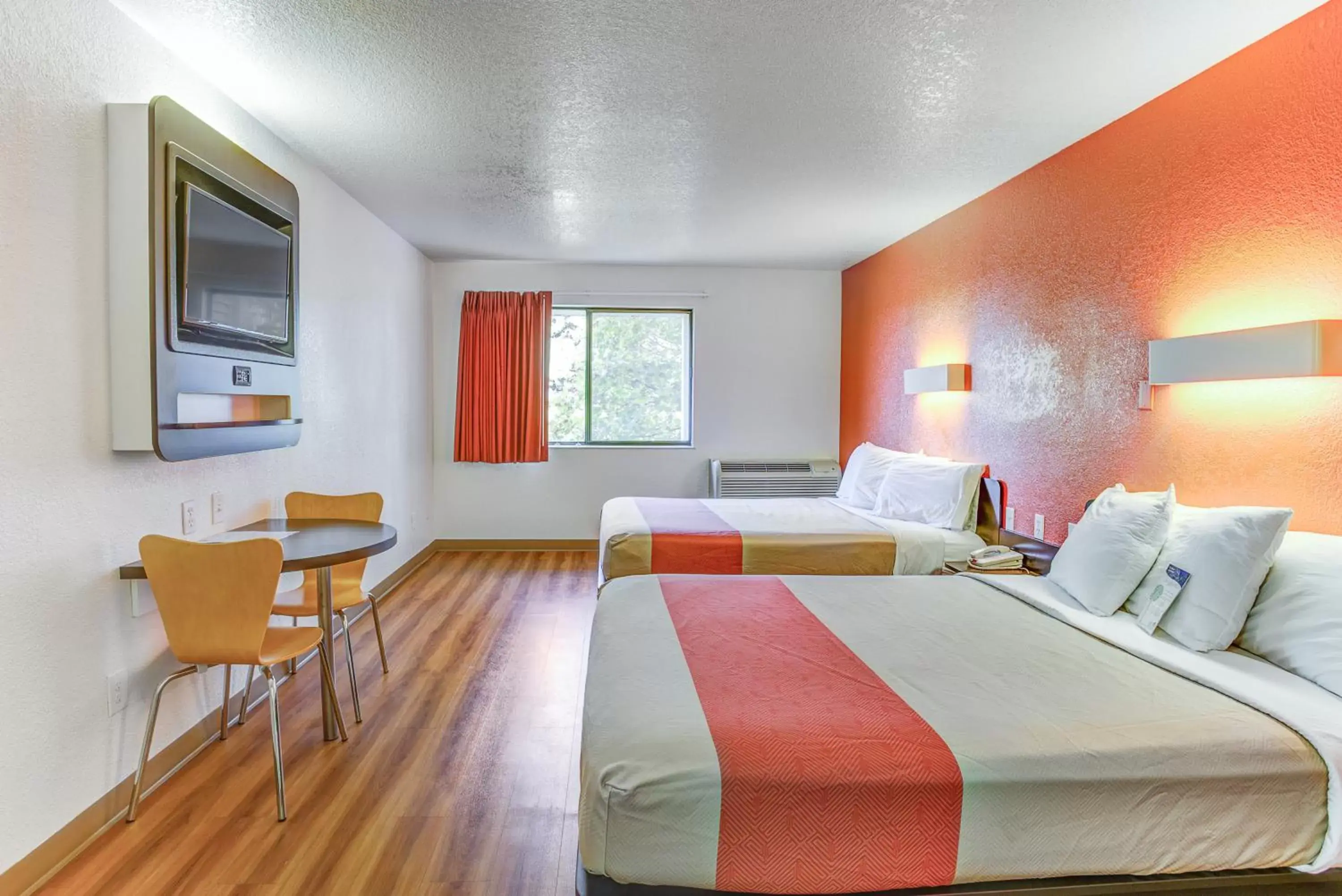 Bedroom in Motel 6-Portland, OR - Tigard West