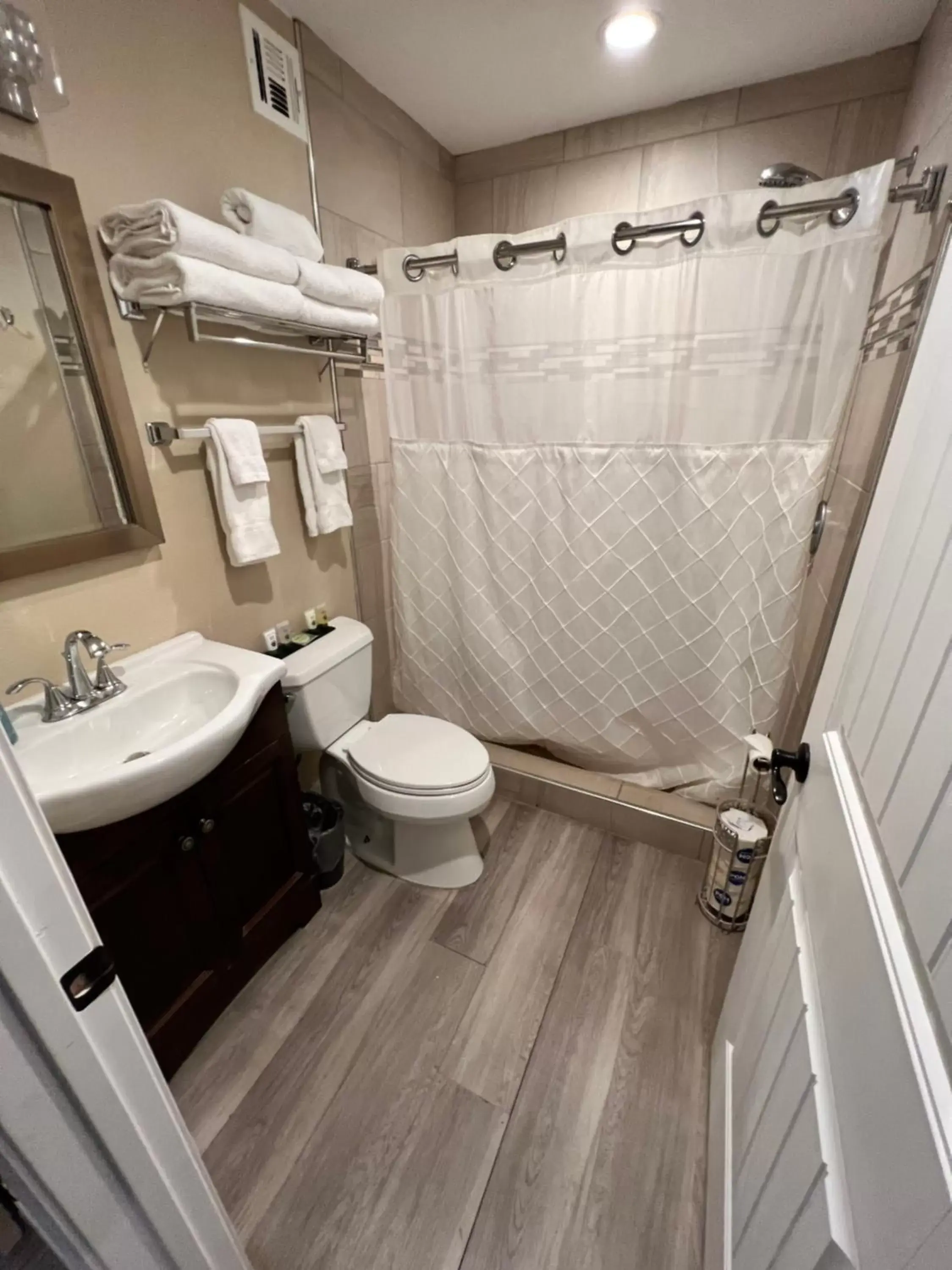 Bathroom in Lantern Light Inn - Romantic Getaway