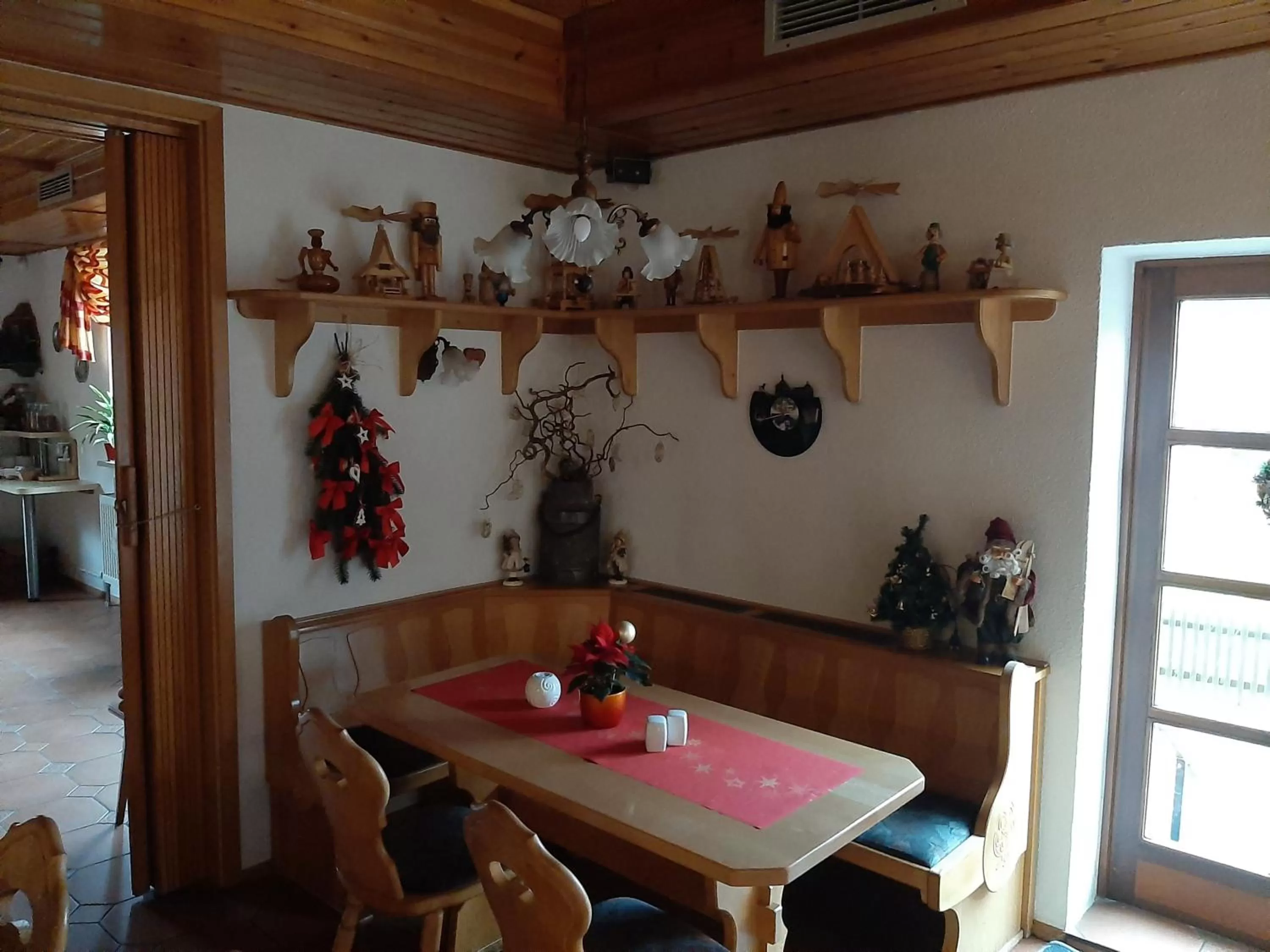 Restaurant/places to eat in Gasthof zum Döhlerwald