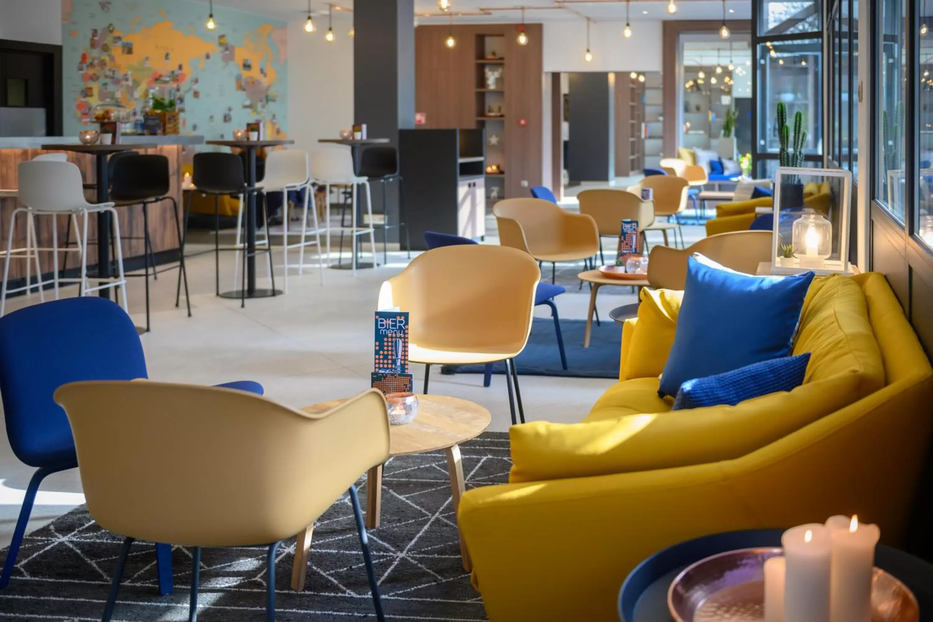 Lounge or bar, Restaurant/Places to Eat in Tulip Inn Antwerpen