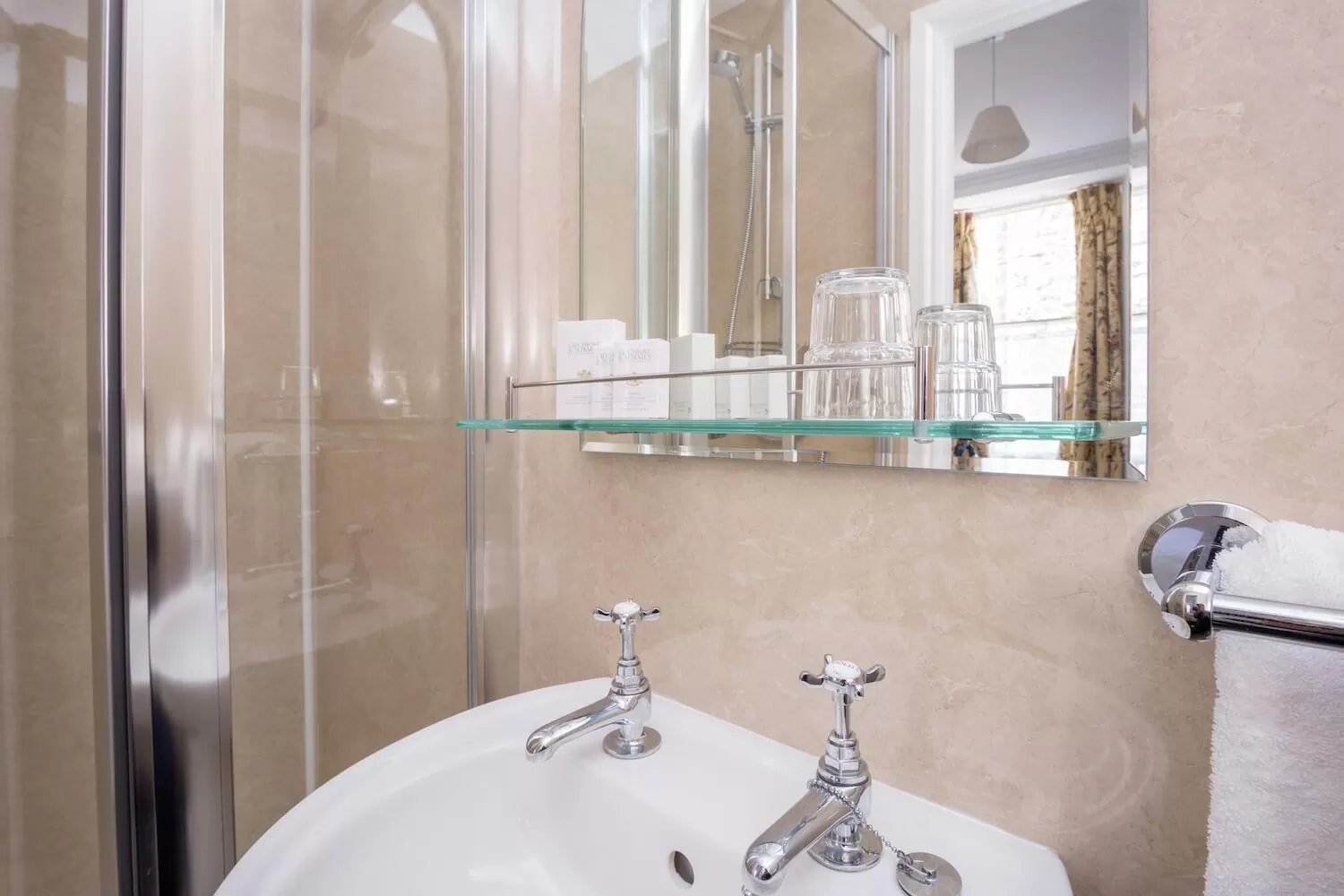 Shower in The Queens Hotel