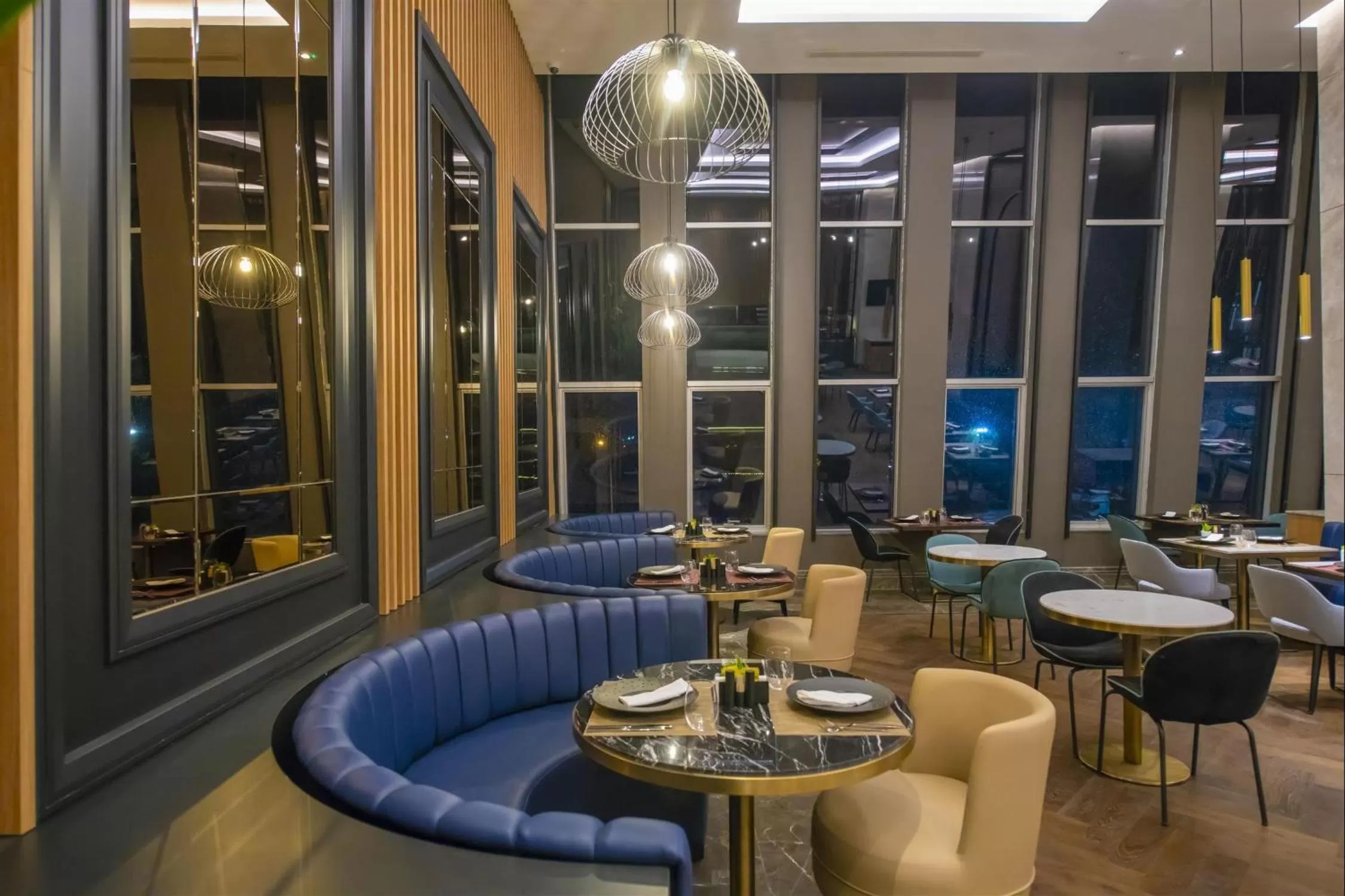 Restaurant/places to eat in Crowne Plaza Ankara by IHG