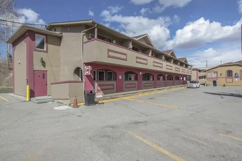 Property Building in Canadas Best Value Inn Chinook Station