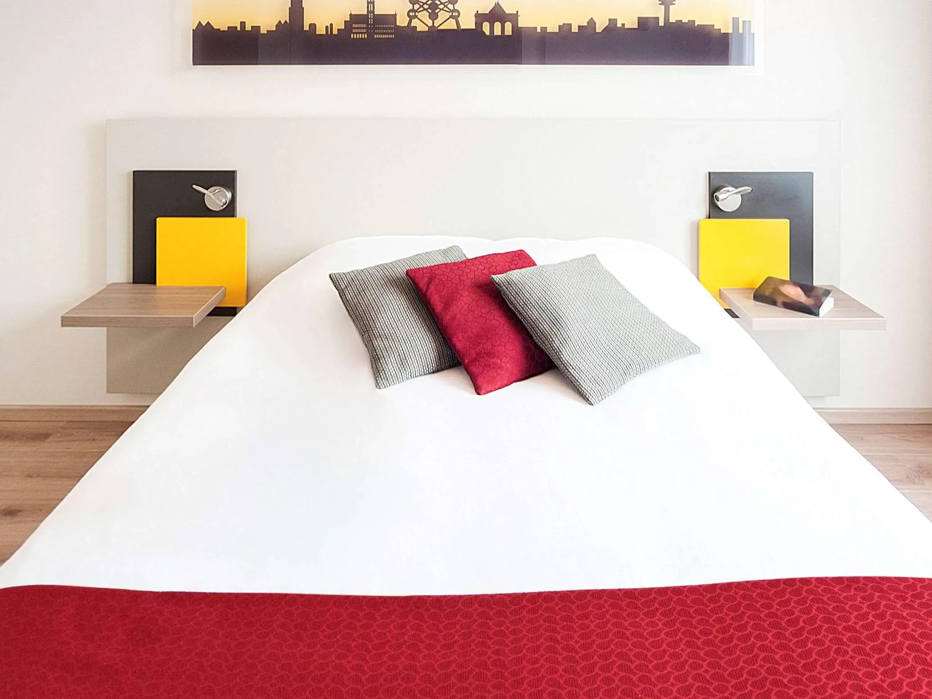 Photo of the whole room, Bed in ibis Styles Hotel Brussels Centre Stéphanie