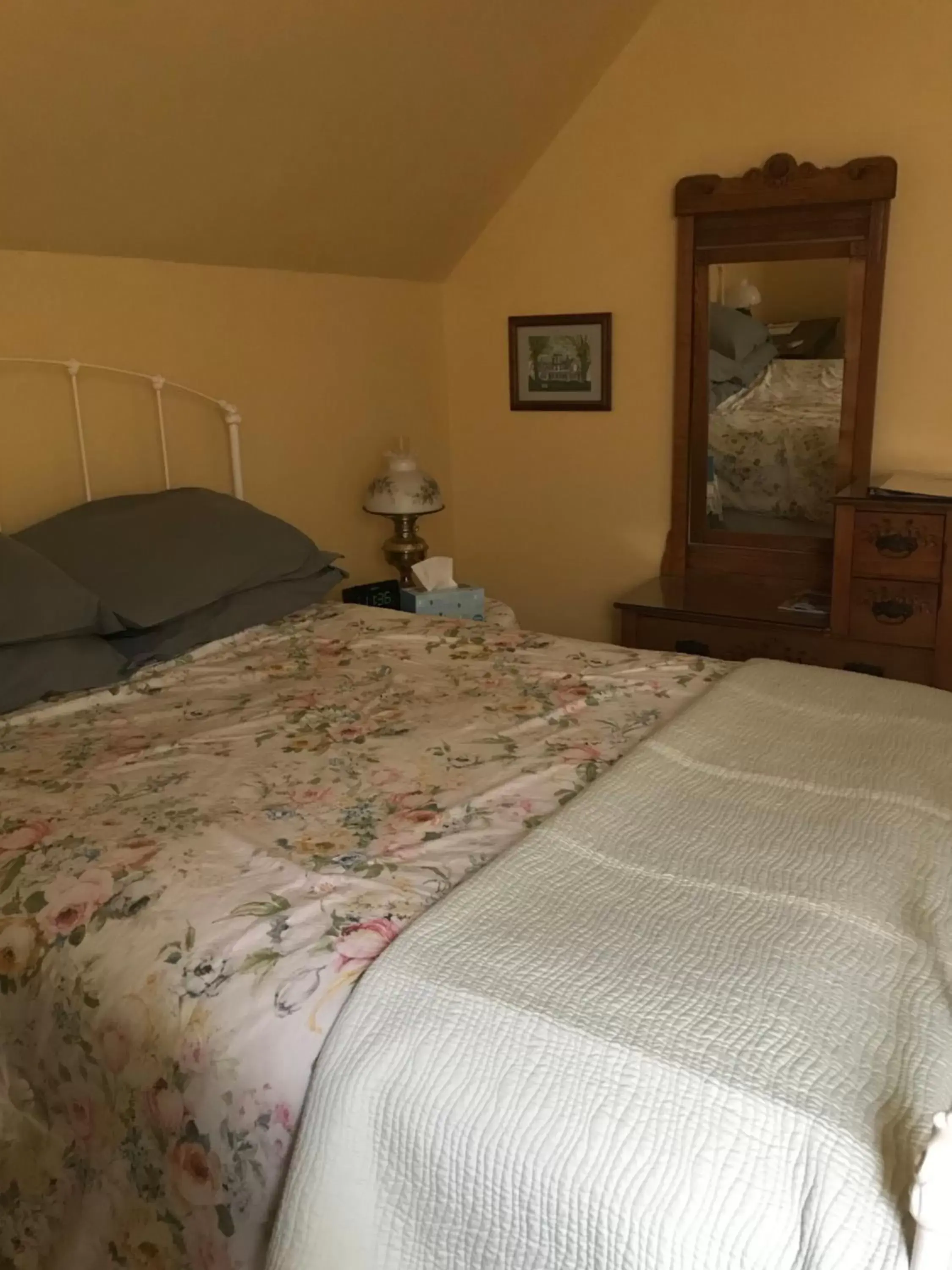 Bed in Maplecroft Bed & Breakfast