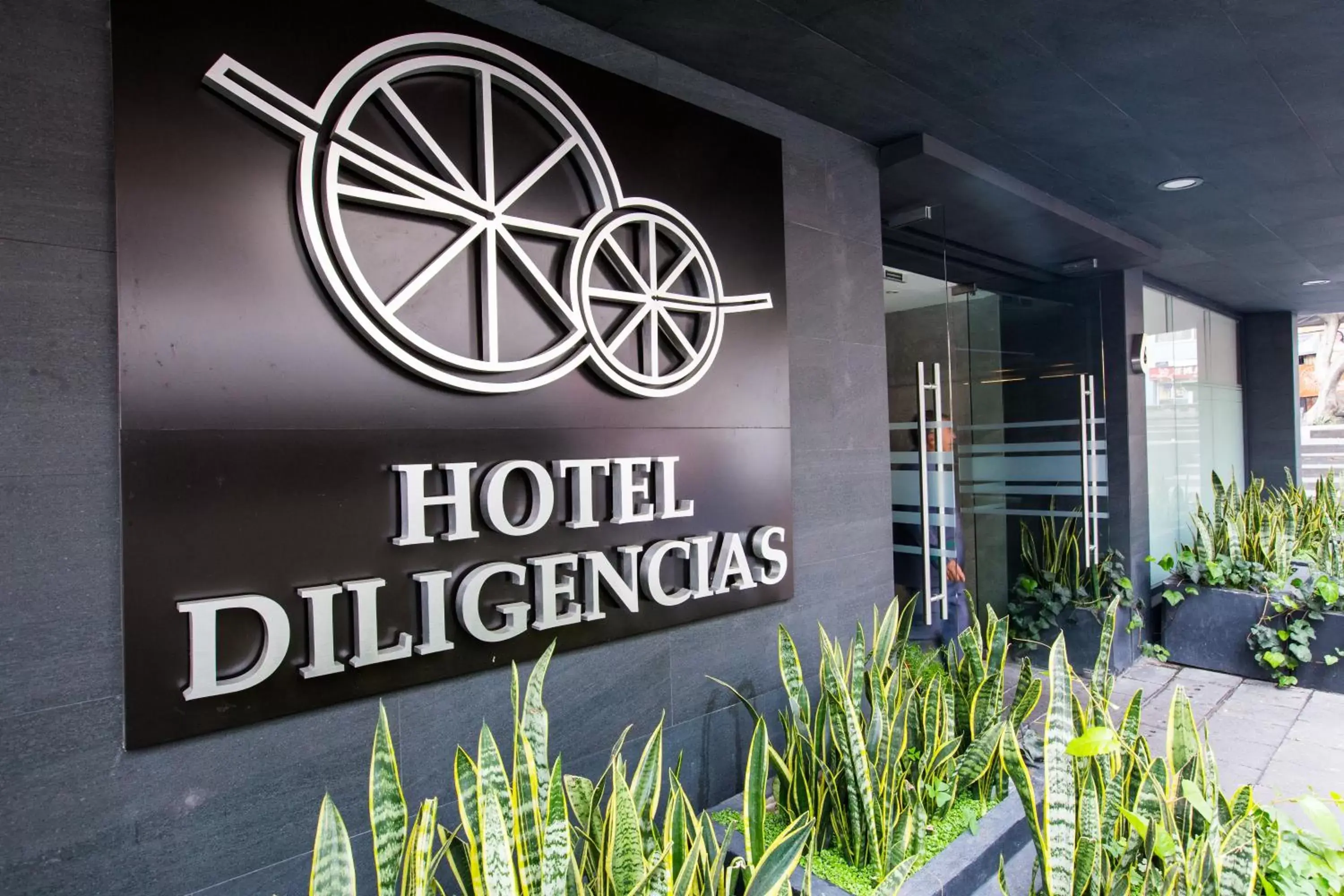 Facade/entrance in Hotel Diligencias