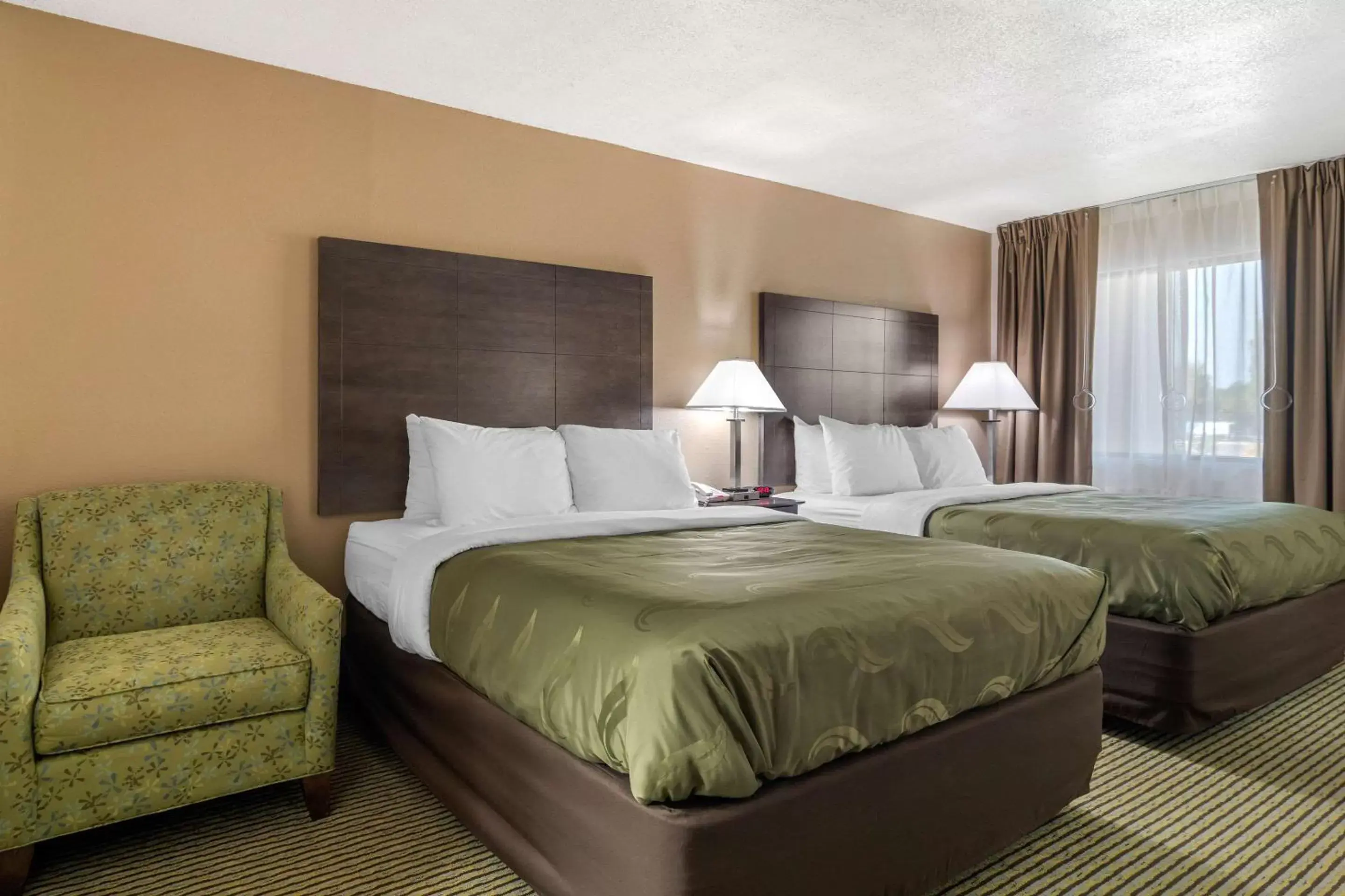 Photo of the whole room, Bed in Quality Inn McDonough Atlanta South