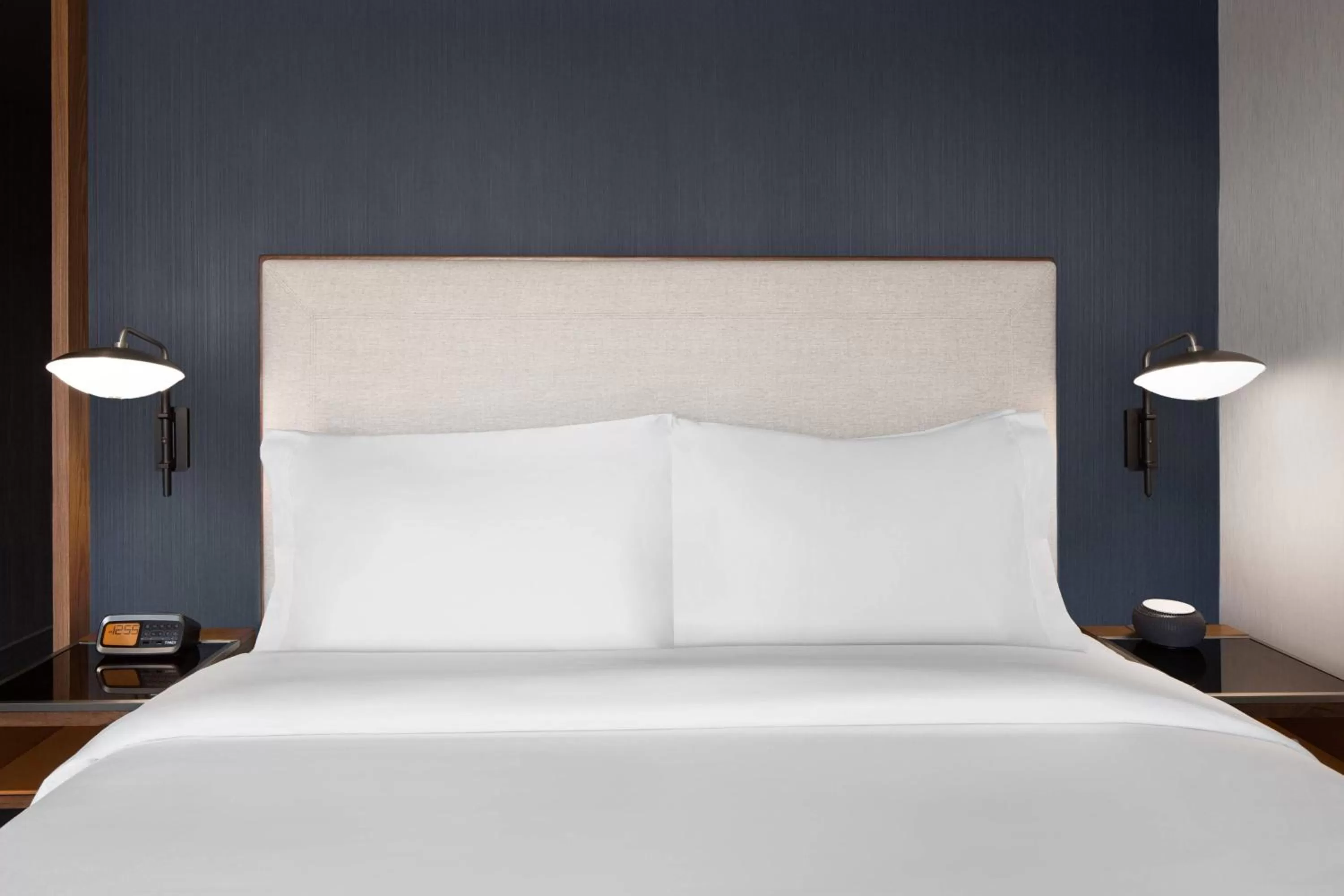 King Room with Sofa Bed and Roll-in Shower - Mobility and Hearing Accessible in Courtyard by Marriott Lansing Downtown