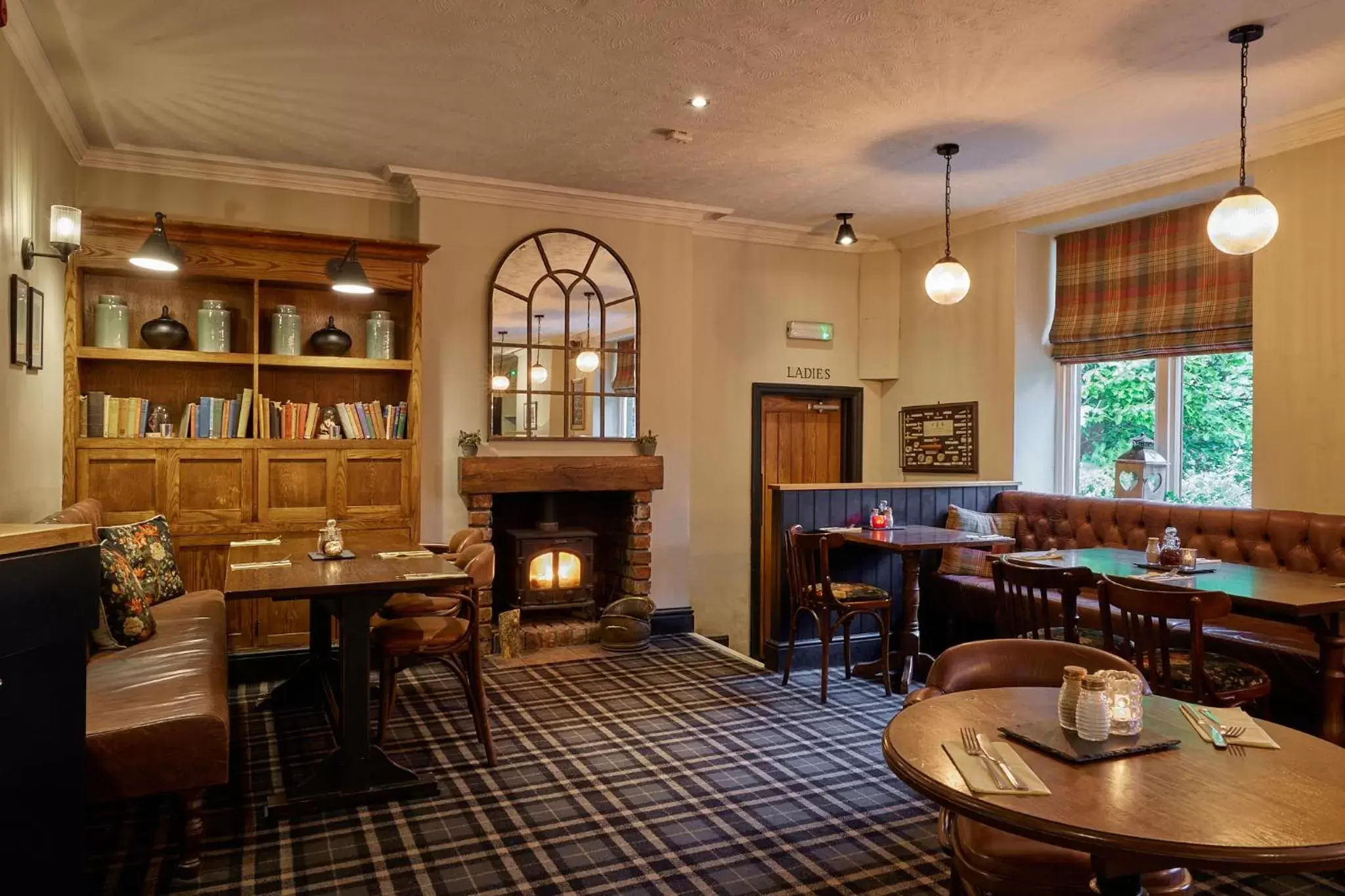 Restaurant/Places to Eat in The Ribchester Arms