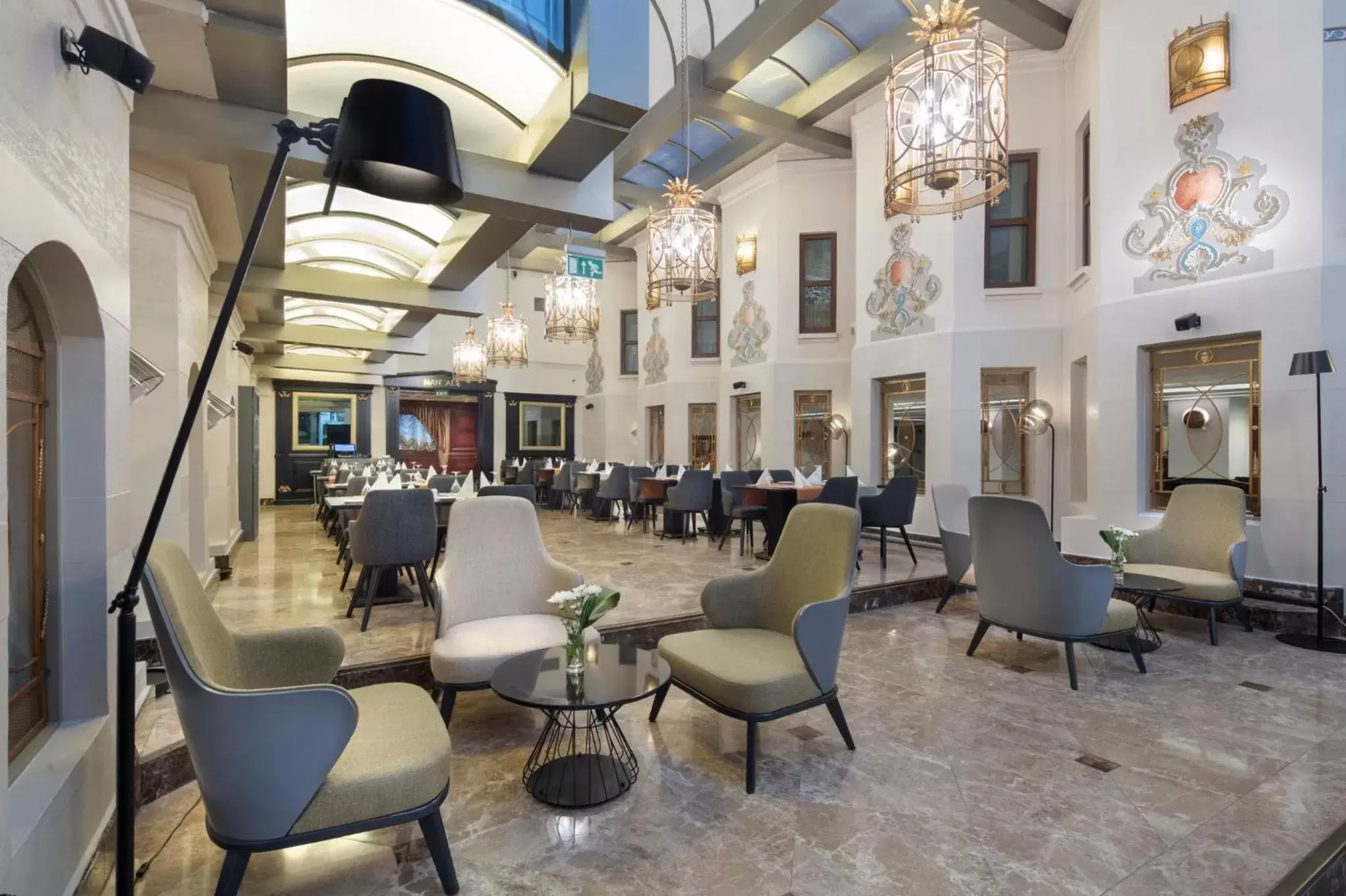 Restaurant/places to eat, Lounge/Bar in Crowne Plaza Istanbul - Old City, an IHG Hotel