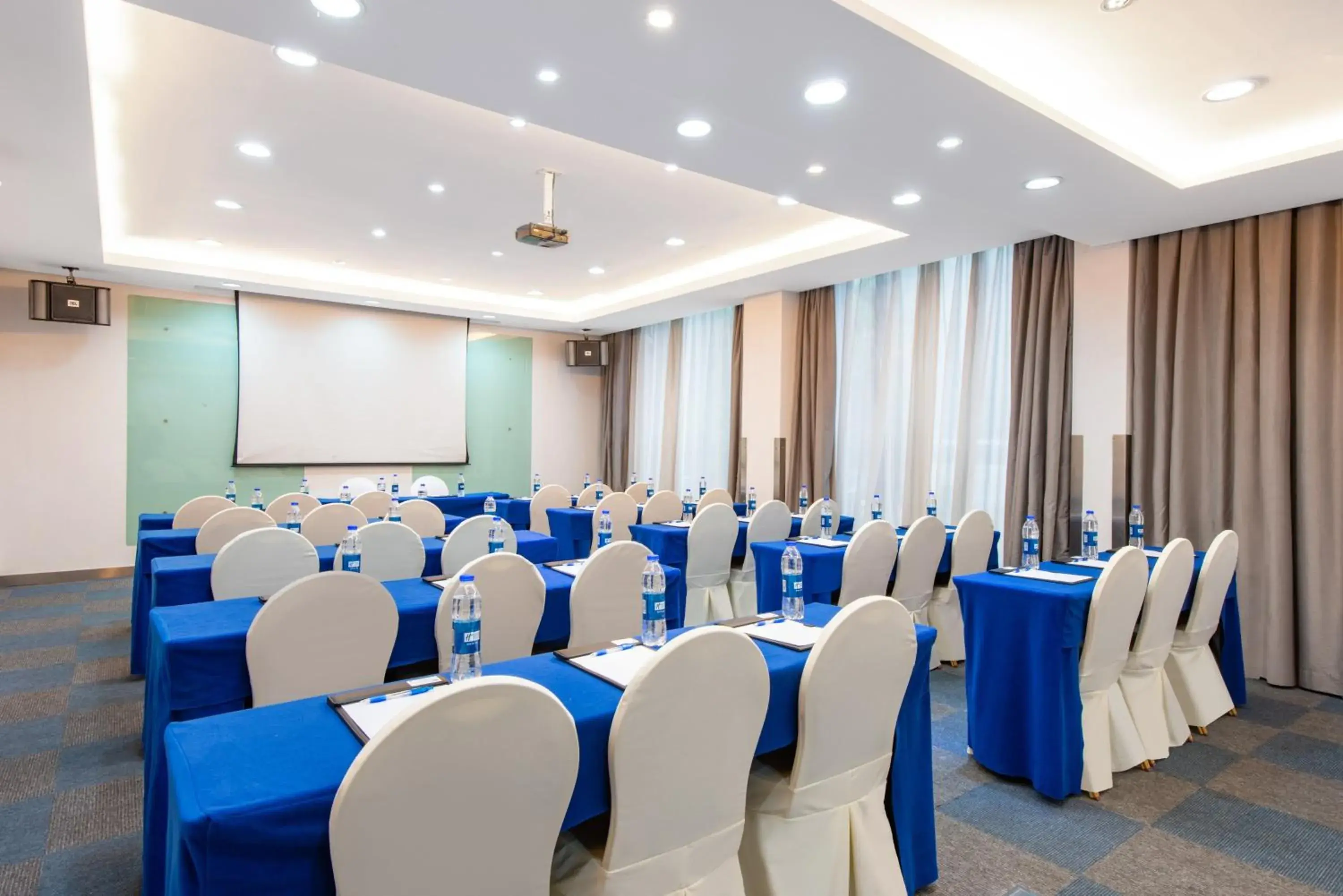 Meeting/conference room in Holiday Inn Express Shanghai Putuo, an IHG Hotel