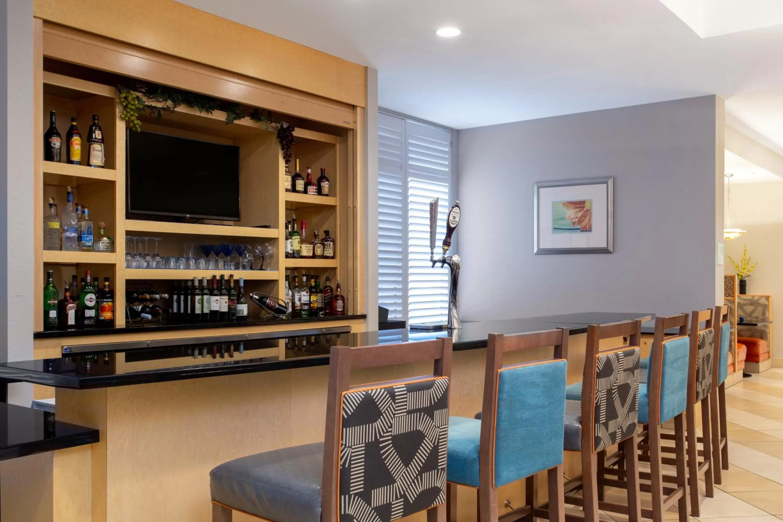 Lounge or bar in Holiday Inn Winter Haven by IHG