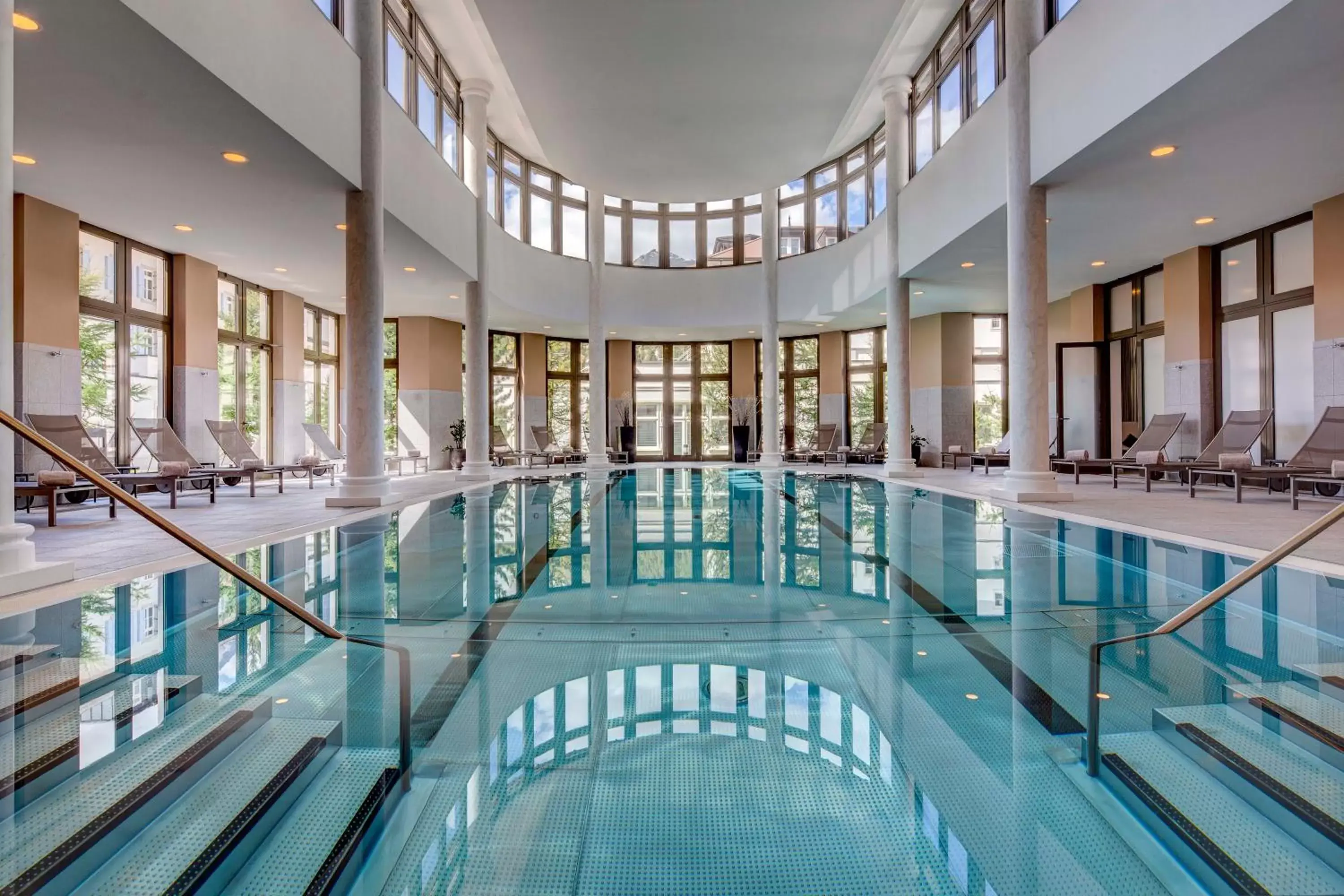 Swimming Pool in Grand Hotel des Bains Kempinski