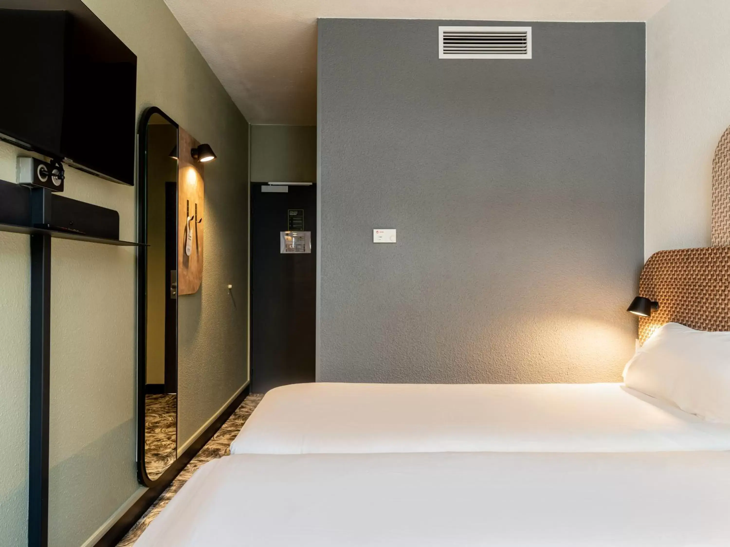 Bedroom, Bed in B&B HOTEL Marseille Prado Parc des Expositions