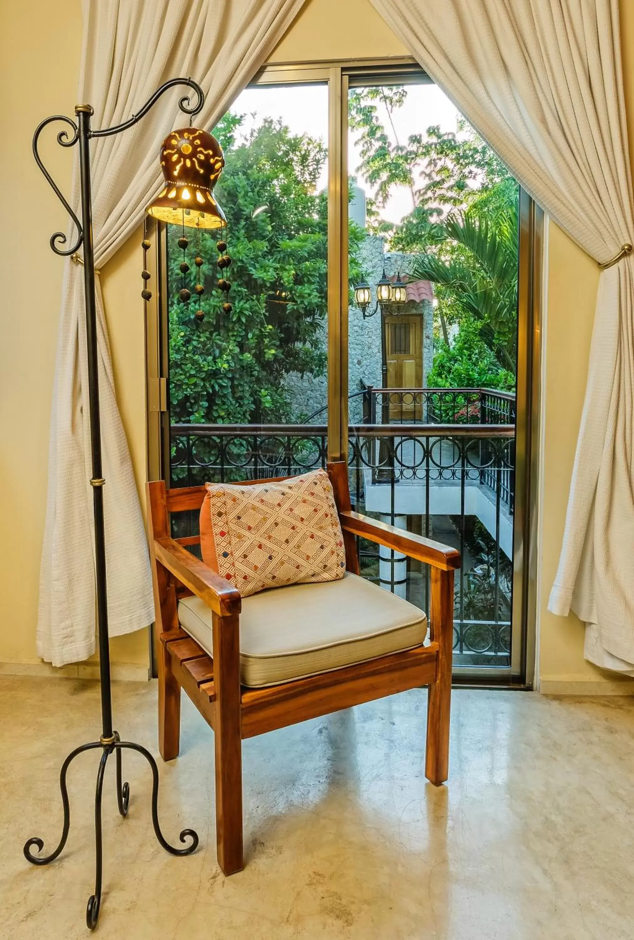 Seating Area in Casa Del Maya Bed & Breakfast