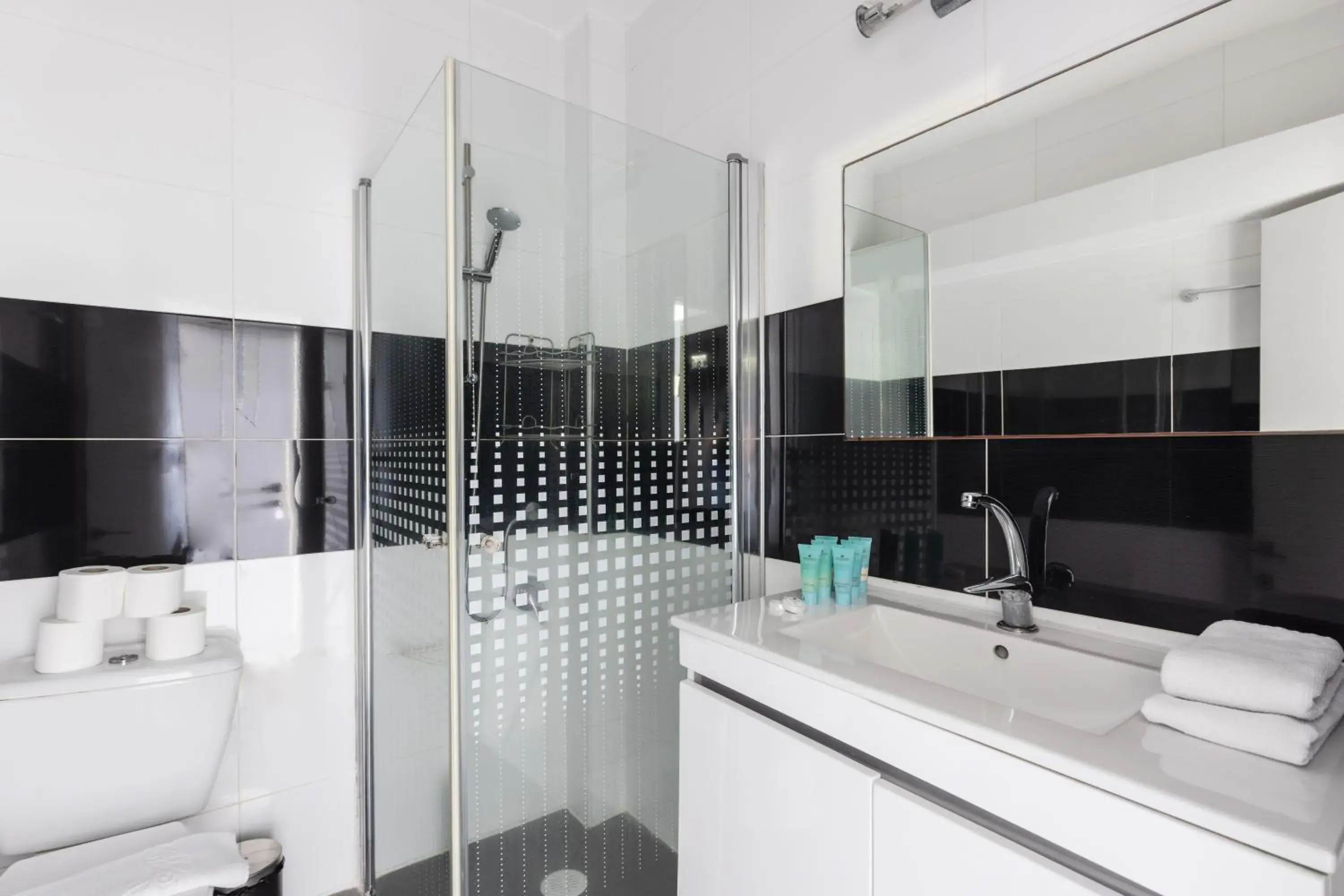 Shower, Bathroom in Liber Tel Aviv Sea Shore Suites