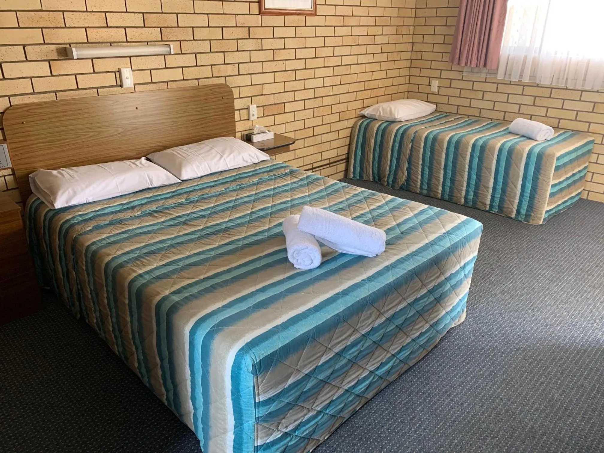 Bed in Bridge Street Motor Inn