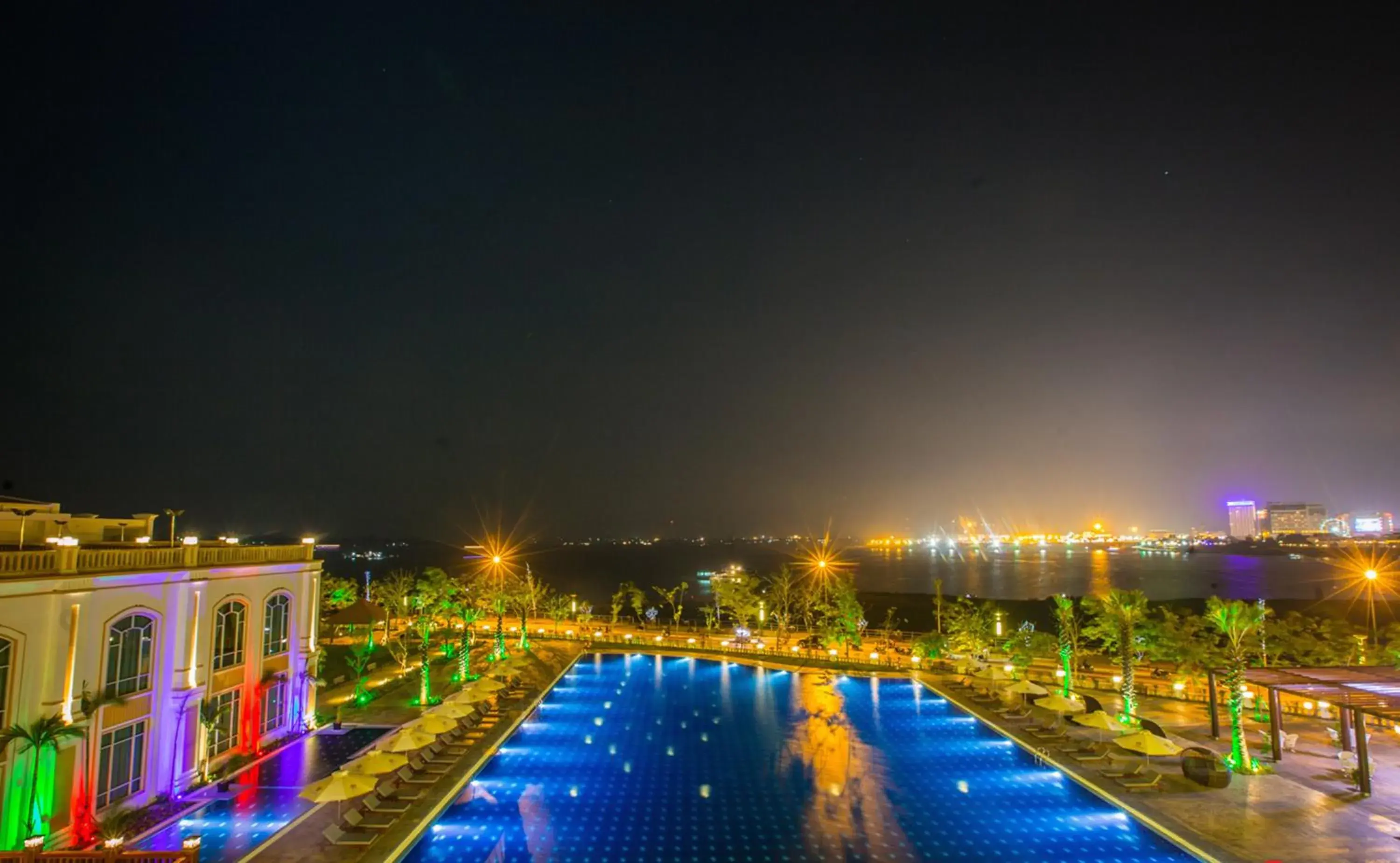 Night, Swimming Pool in Sokha Phnom Penh Hotel