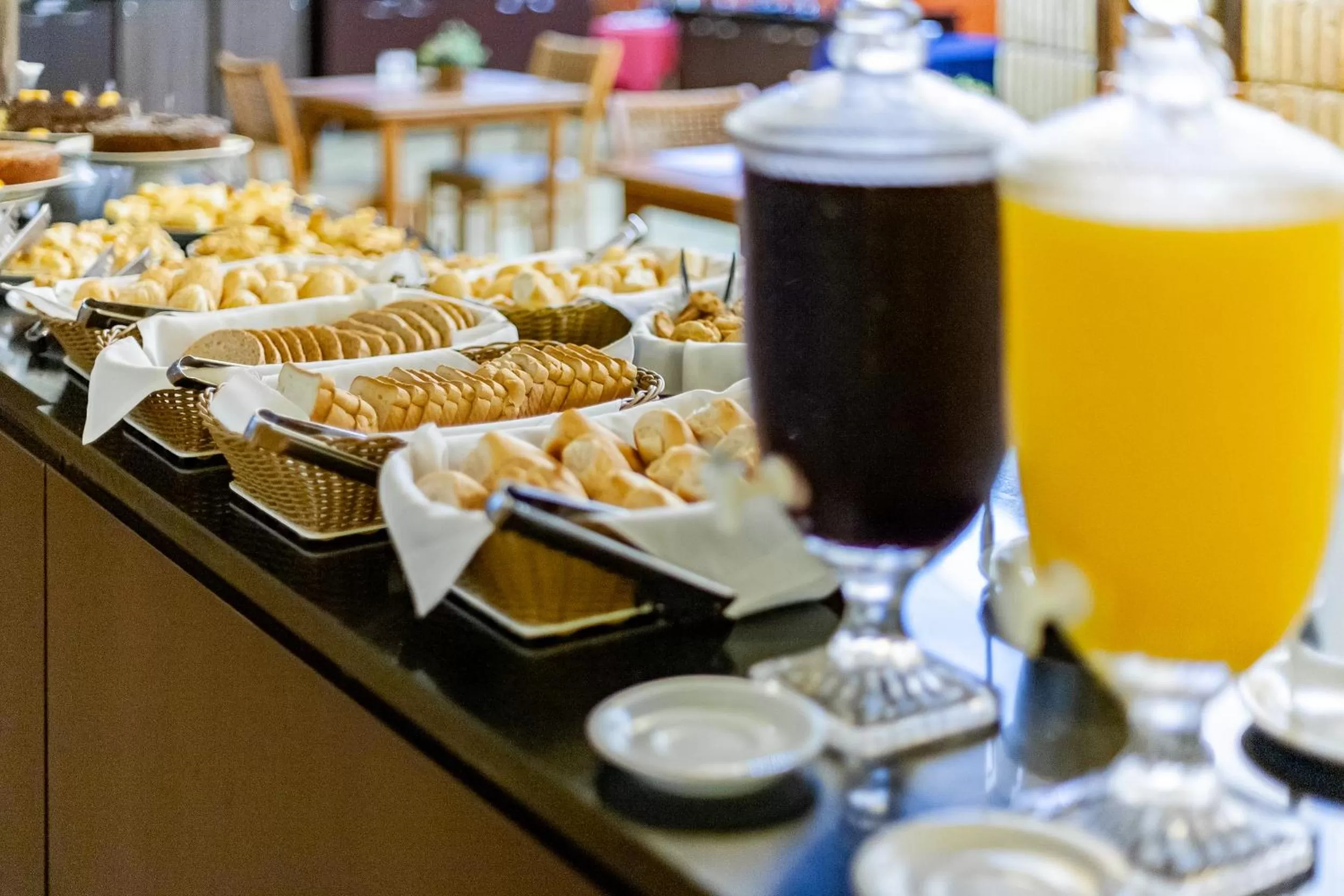 Breakfast in Tri Hotel Executive Caxias