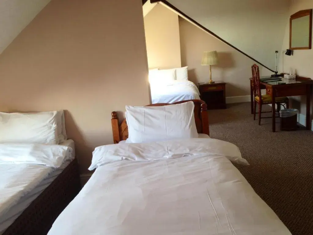 Bedroom, Bed in Grosvenor Hotel Rugby