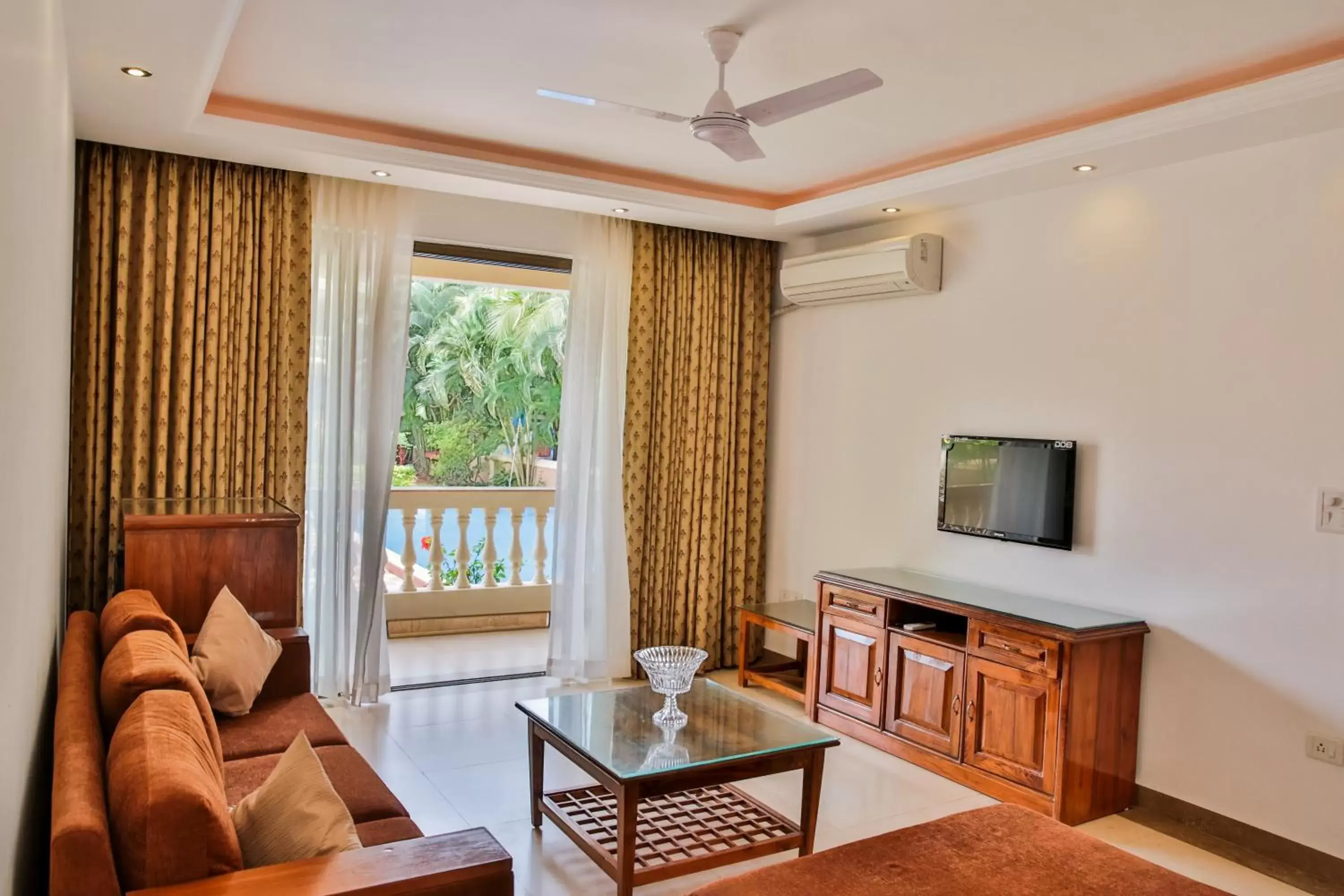 Living room, Seating Area in De Mandarin Beach Resort Suites & Villas, Candolim