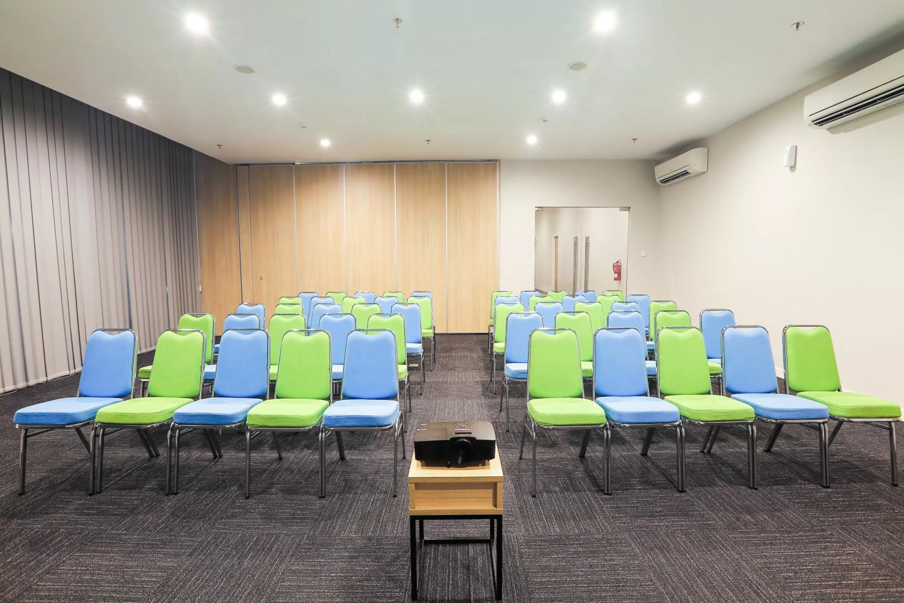 Business facilities in Hotel Citradream Bintaro