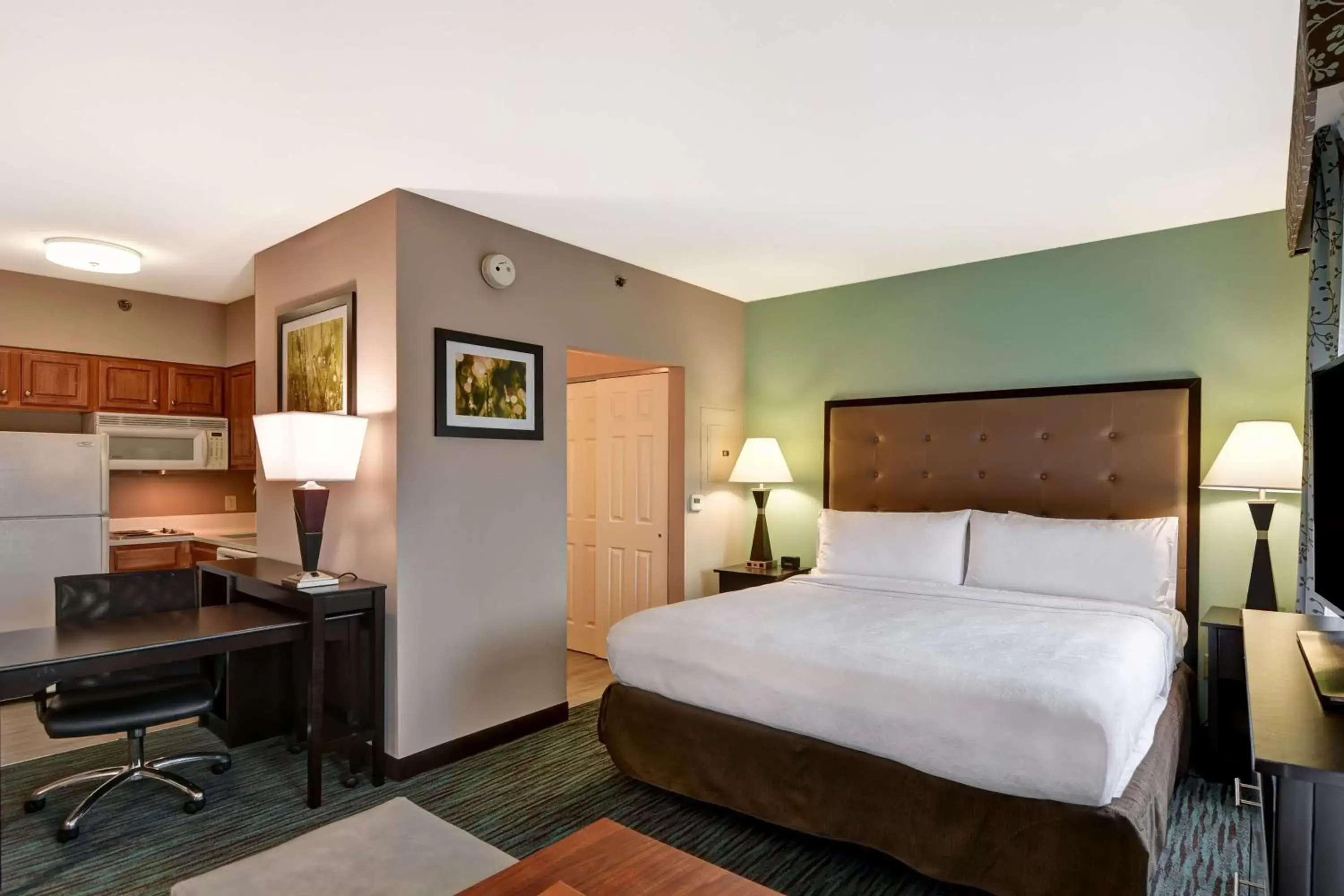 Bedroom, Bed in Homewood Suites by Hilton Aurora Naperville